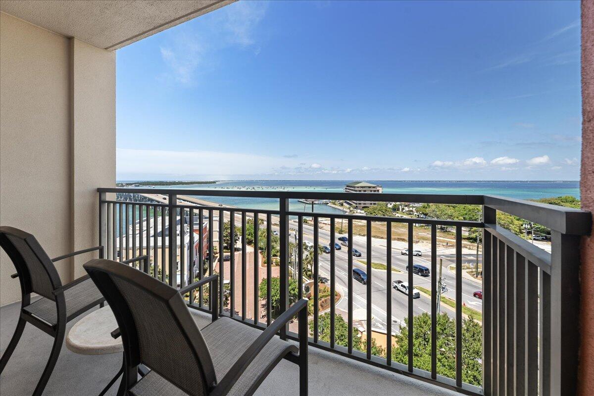 EMERALD GRANDE - Residential
