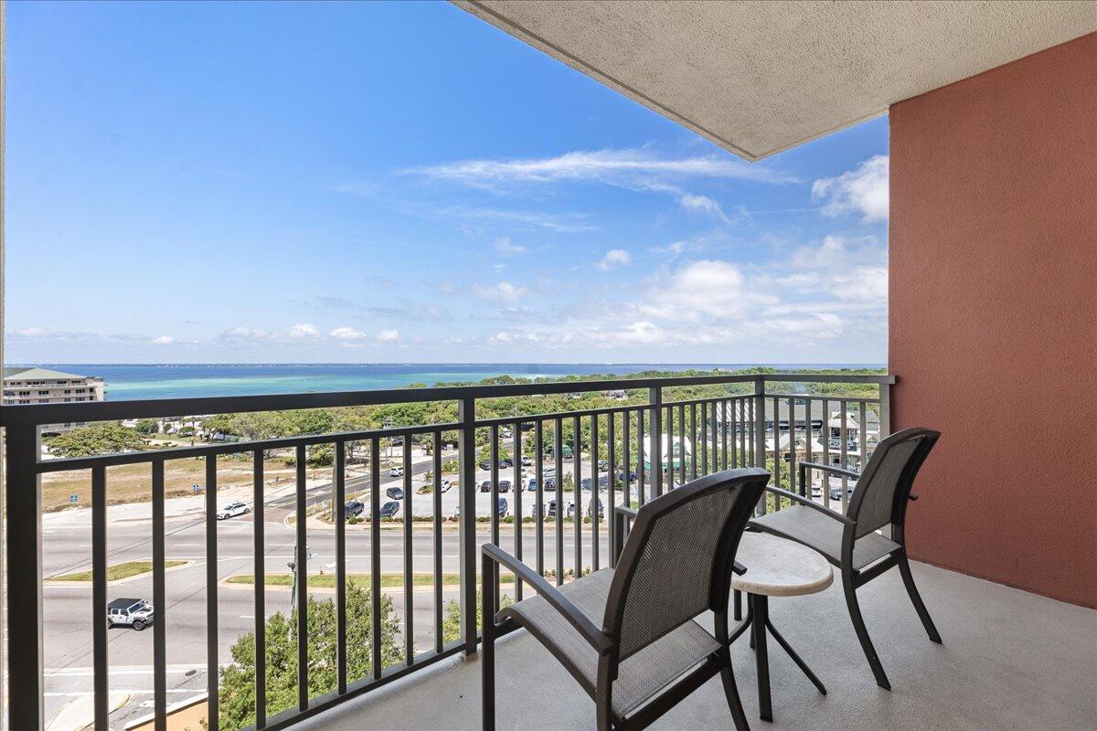 EMERALD GRANDE - Residential