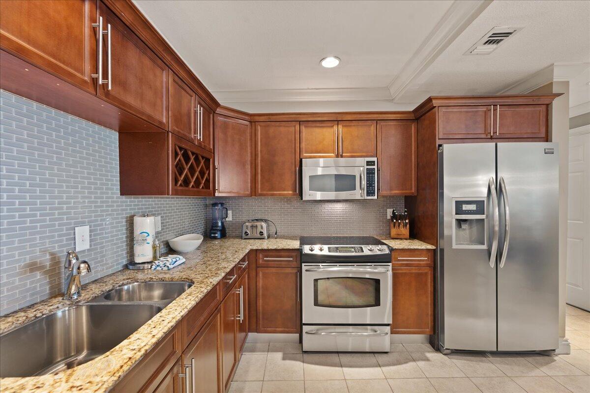 EMERALD GRANDE - Residential