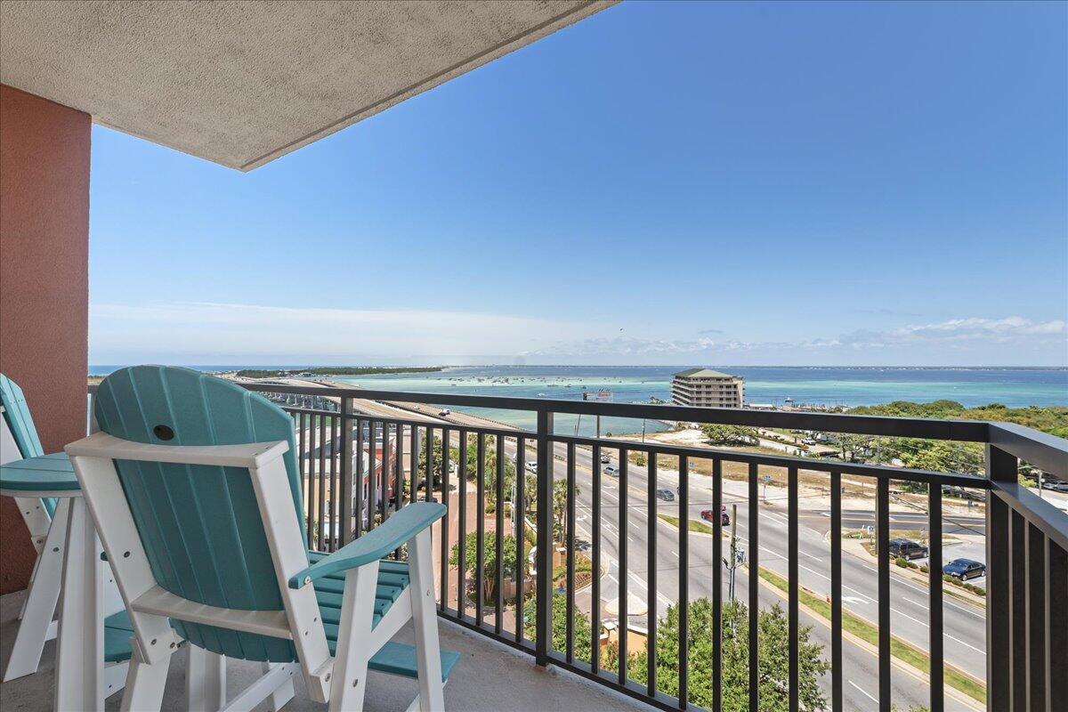 EMERALD GRANDE - Residential