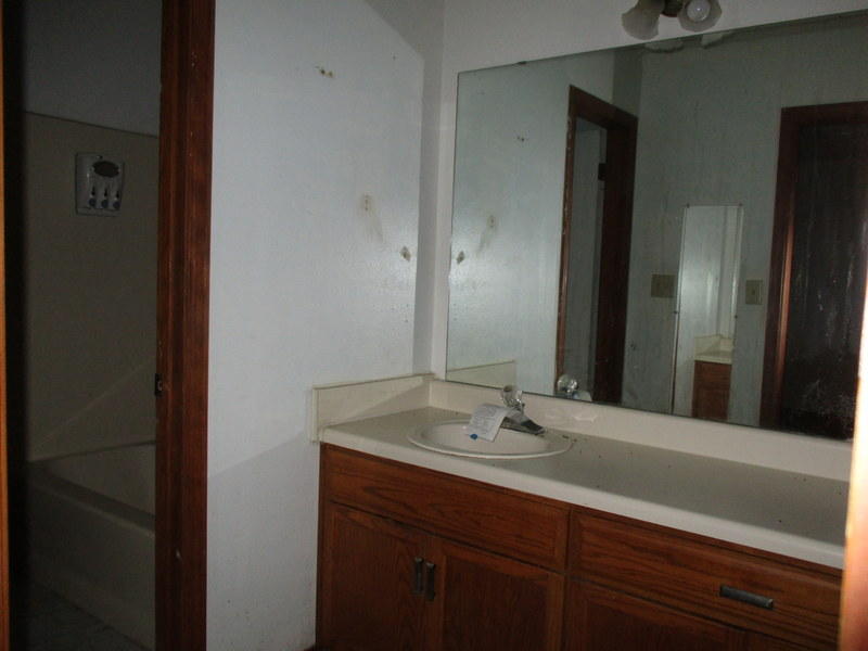 SHOAL CREEK MANOR - Residential