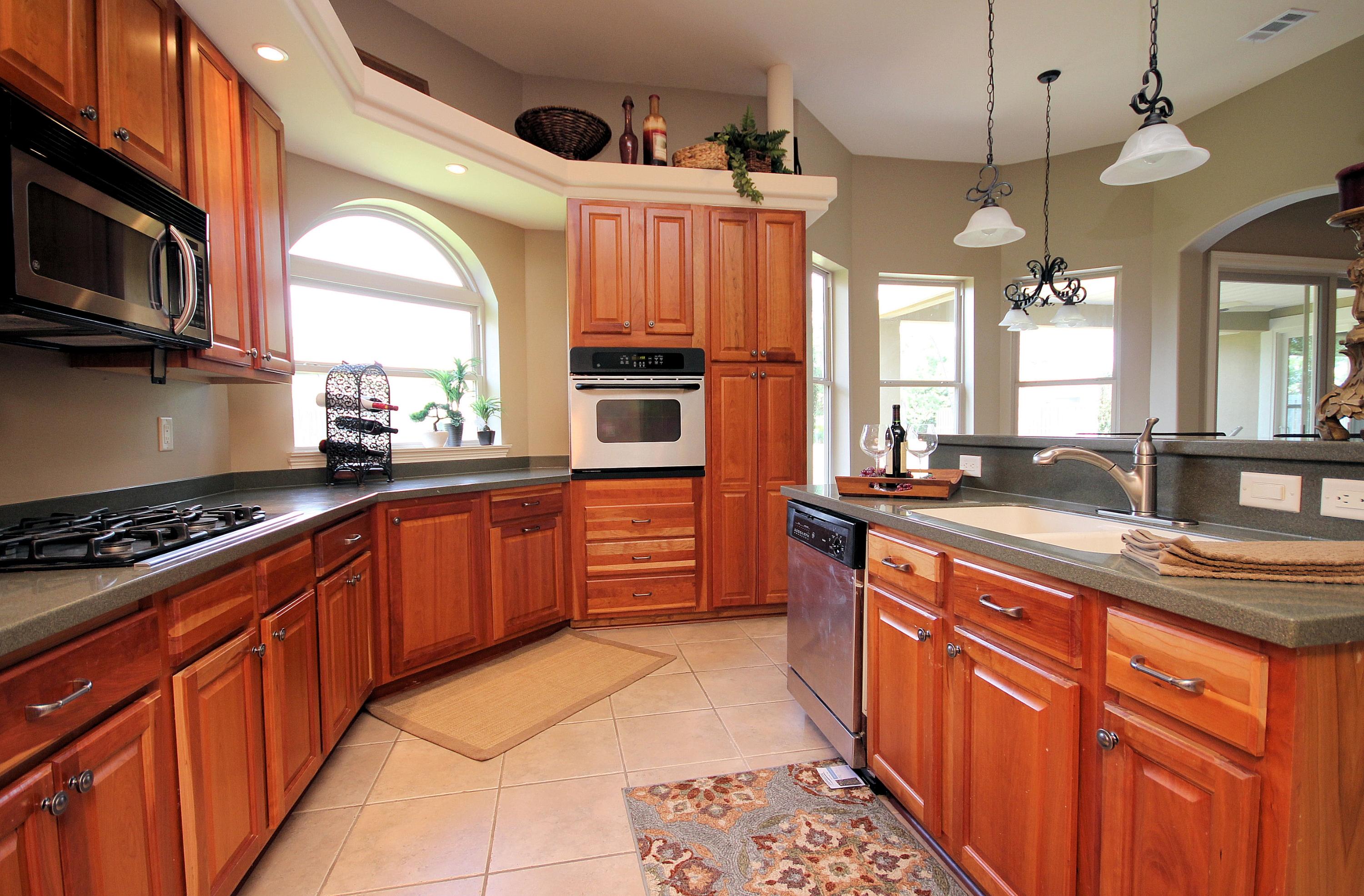 CHARDONNAY ESTATES - Residential