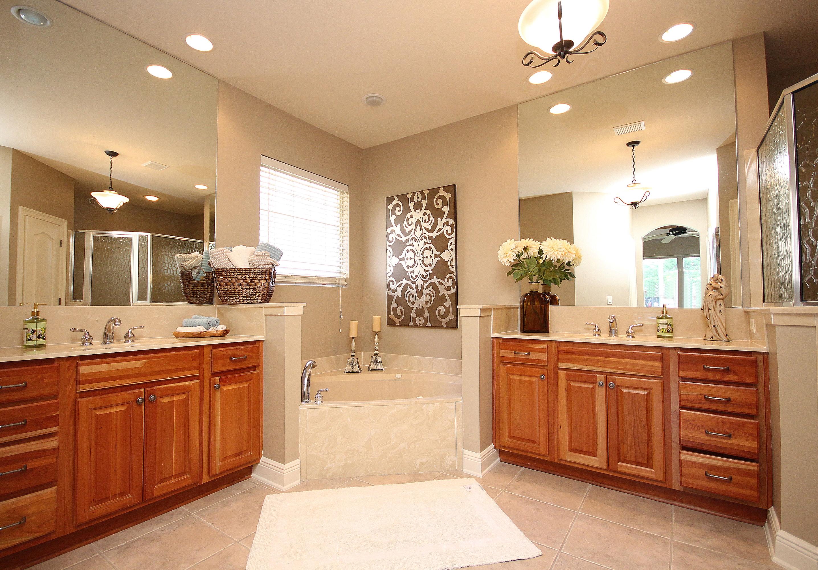 CHARDONNAY ESTATES - Residential