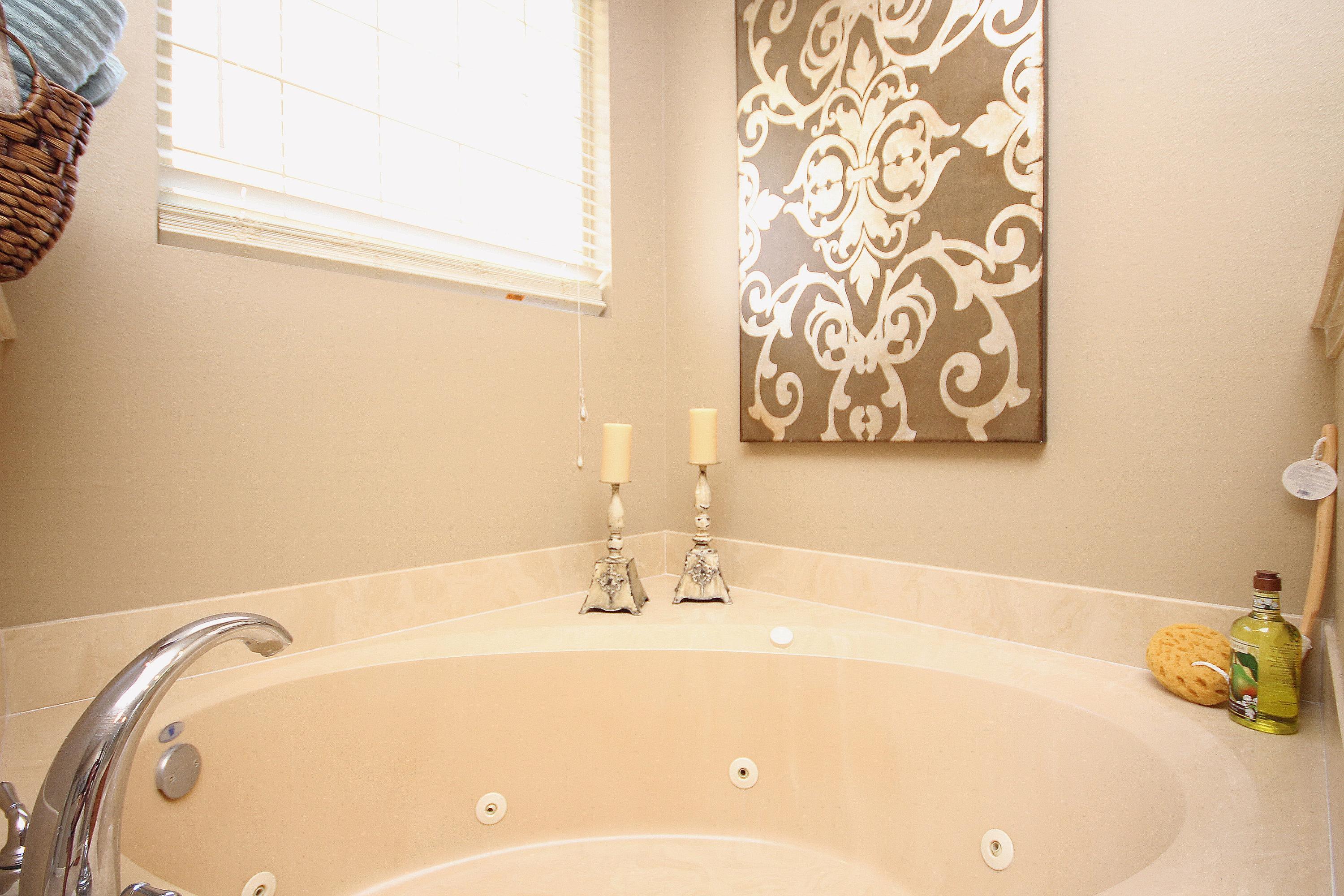 CHARDONNAY ESTATES - Residential