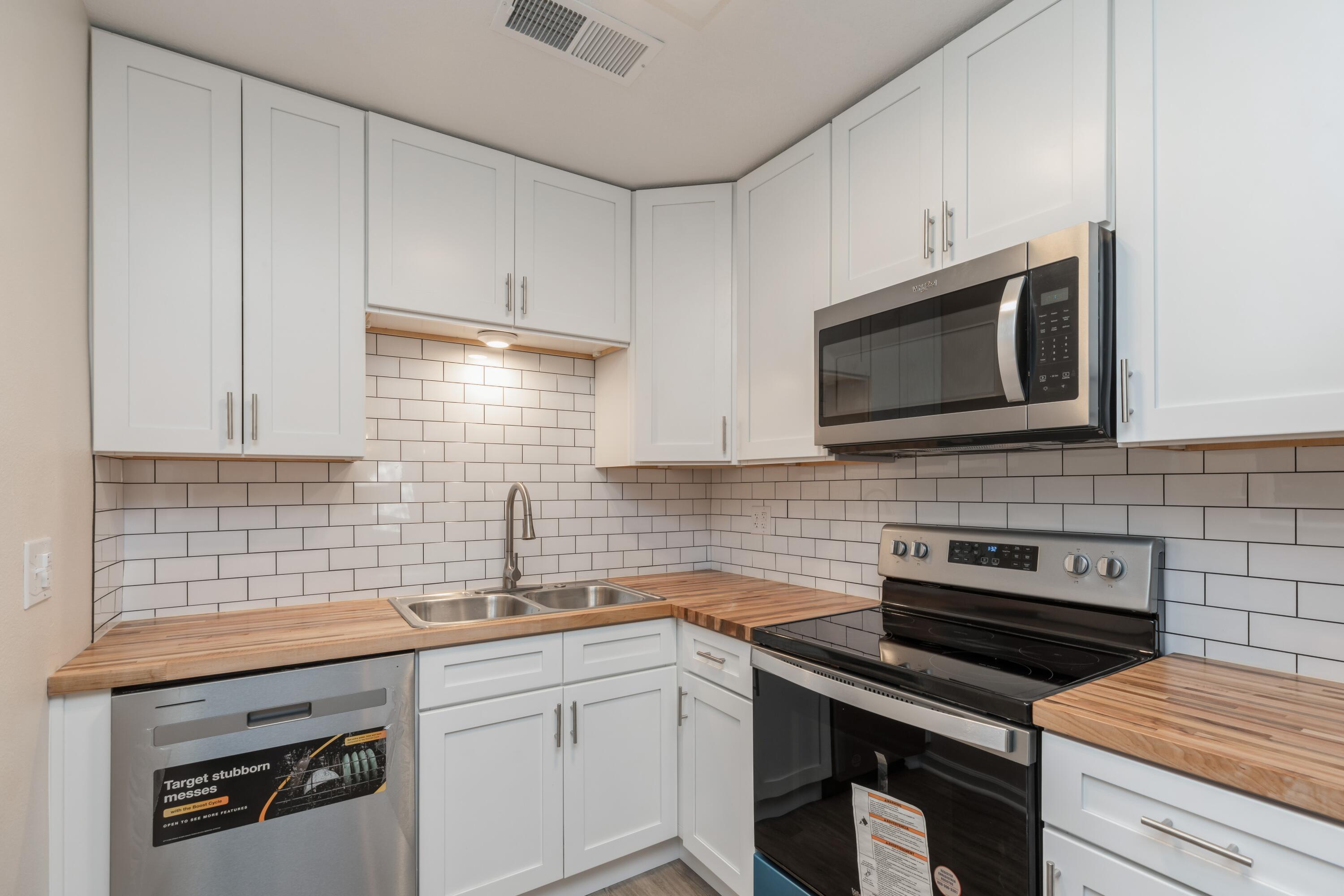 7TH ADD ELLIOTT PT LOT 33 BLK 7 - Residential