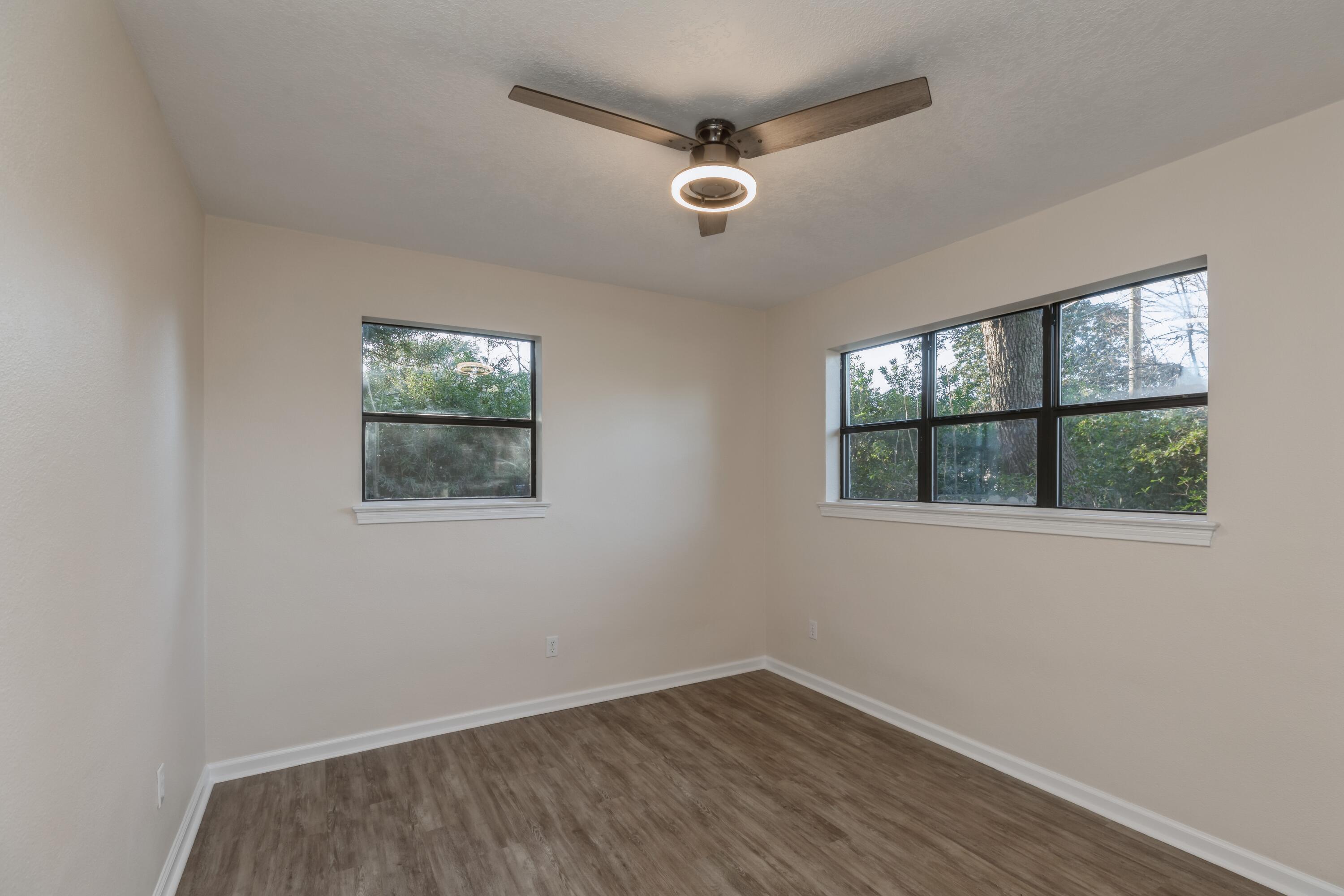 7TH ADD ELLIOTT PT LOT 33 BLK 7 - Residential