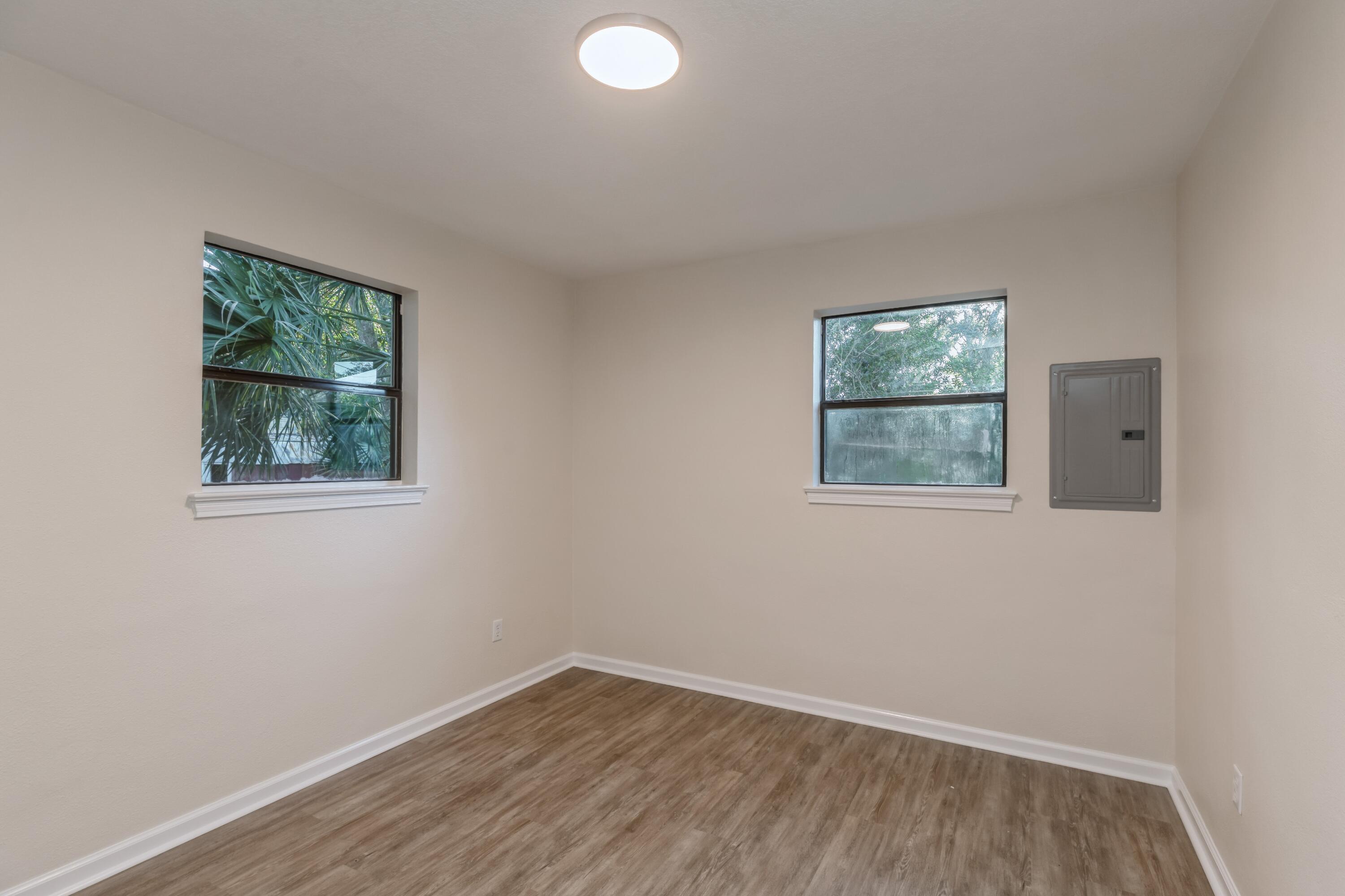 7TH ADD ELLIOTT PT LOT 33 BLK 7 - Residential