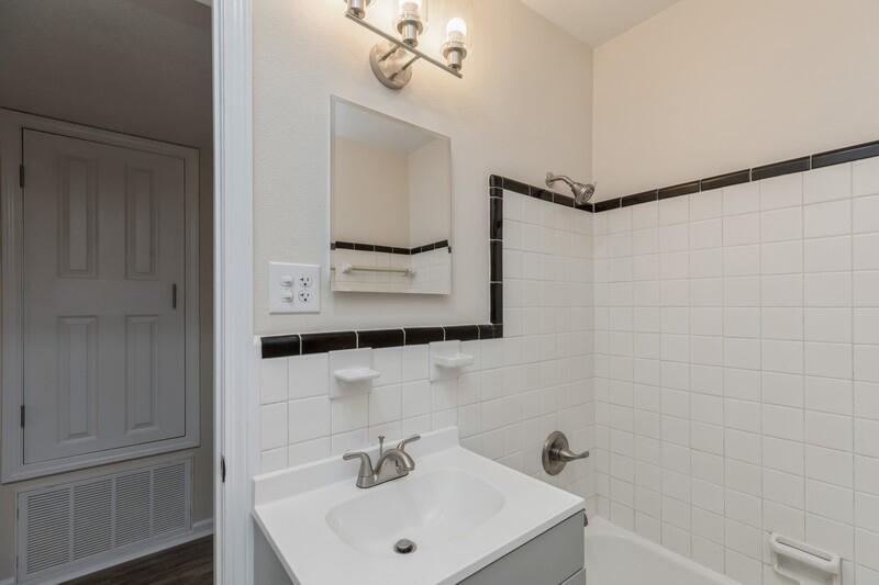 7TH ADD ELLIOTT PT LOT 33 BLK 7 - Residential