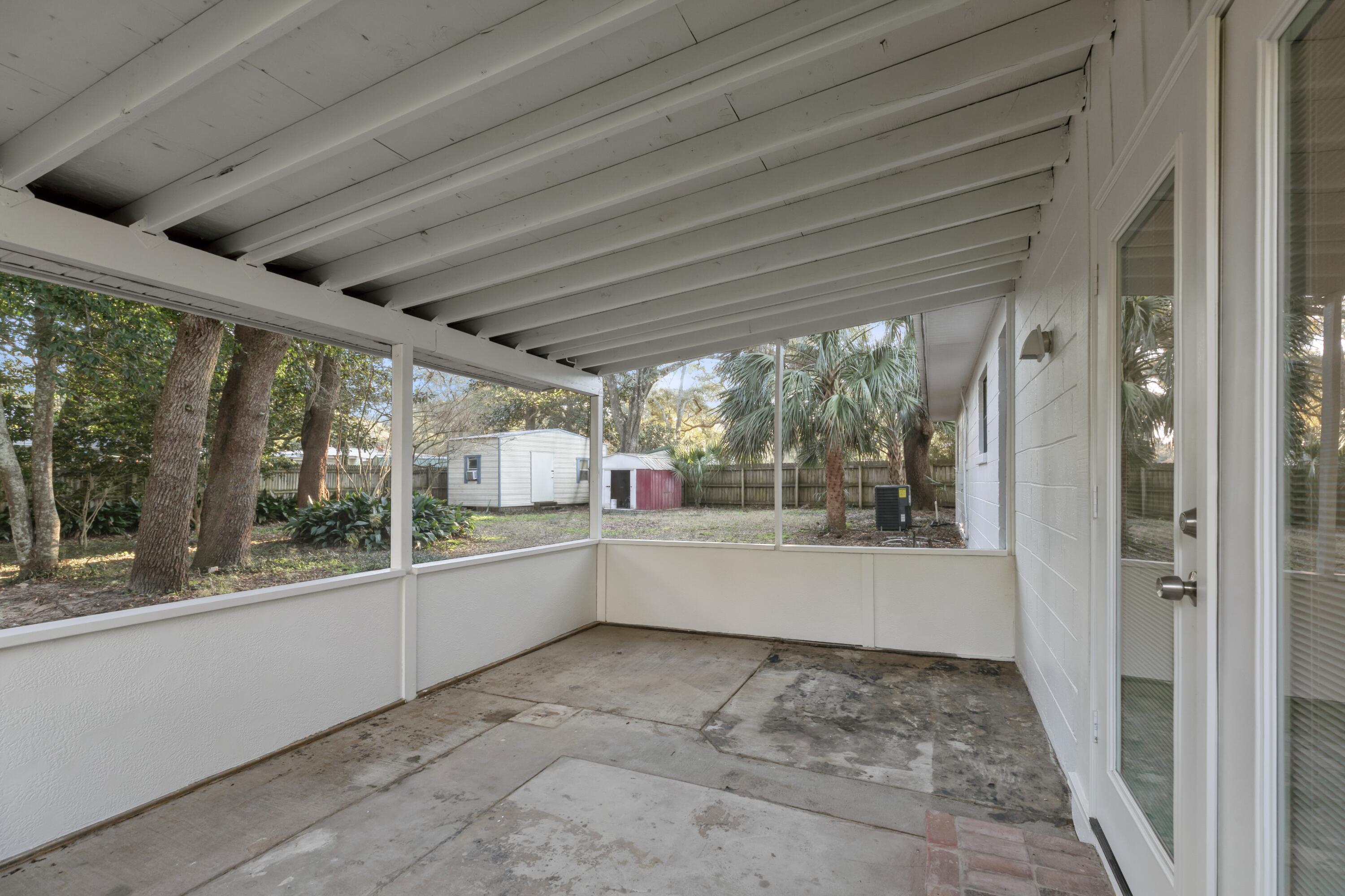 7TH ADD ELLIOTT PT LOT 33 BLK 7 - Residential