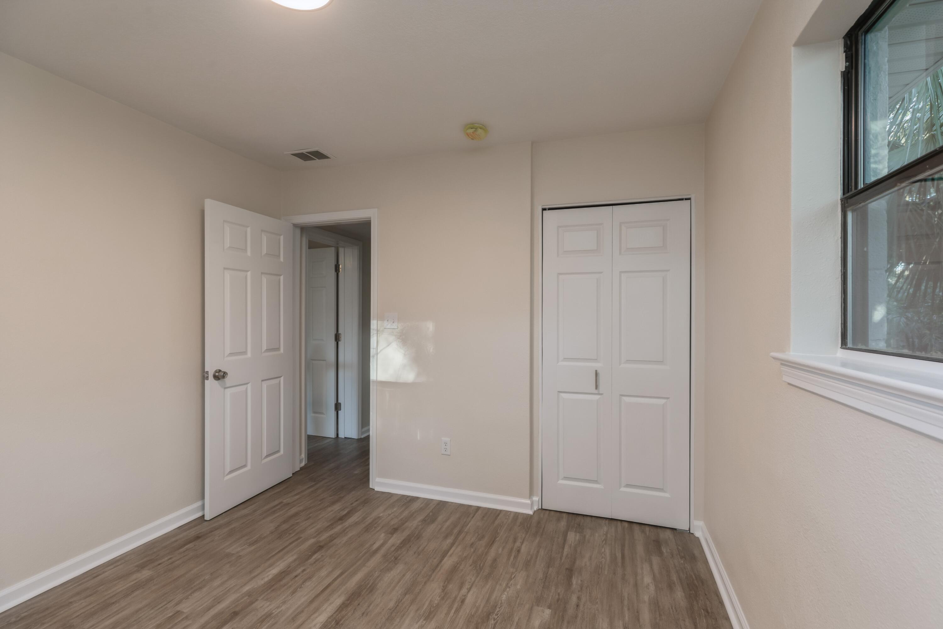 7TH ADD ELLIOTT PT LOT 33 BLK 7 - Residential