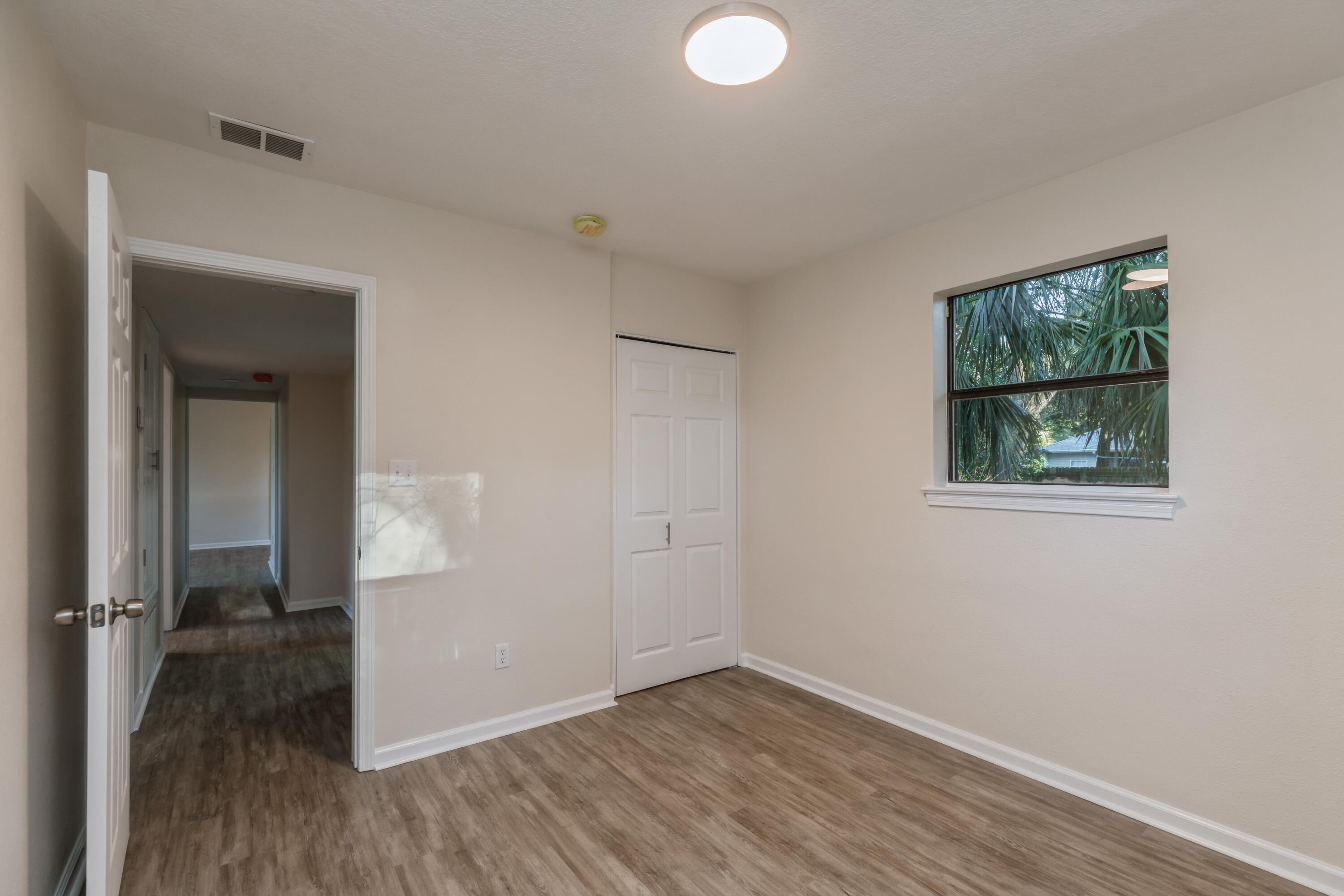 7TH ADD ELLIOTT PT LOT 33 BLK 7 - Residential