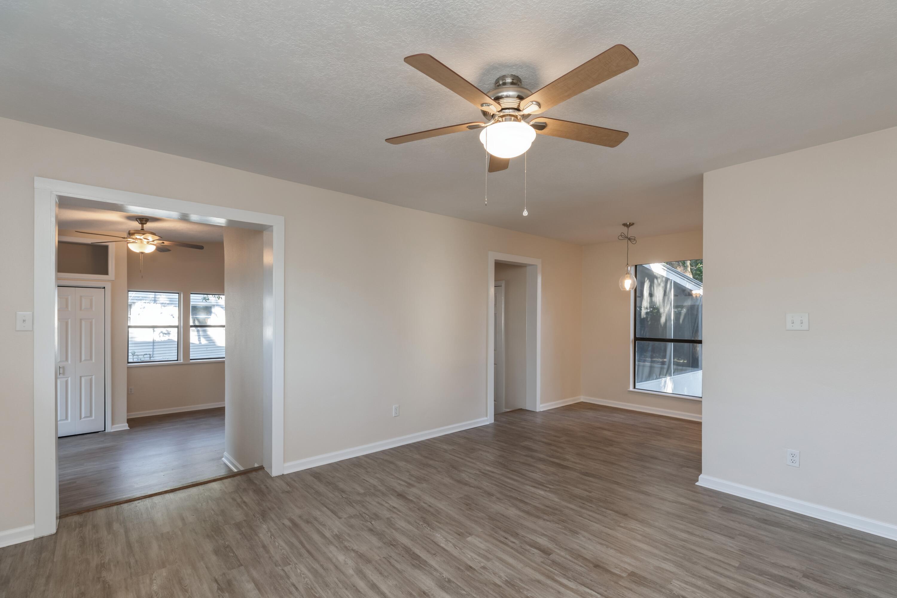 7TH ADD ELLIOTT PT LOT 33 BLK 7 - Residential