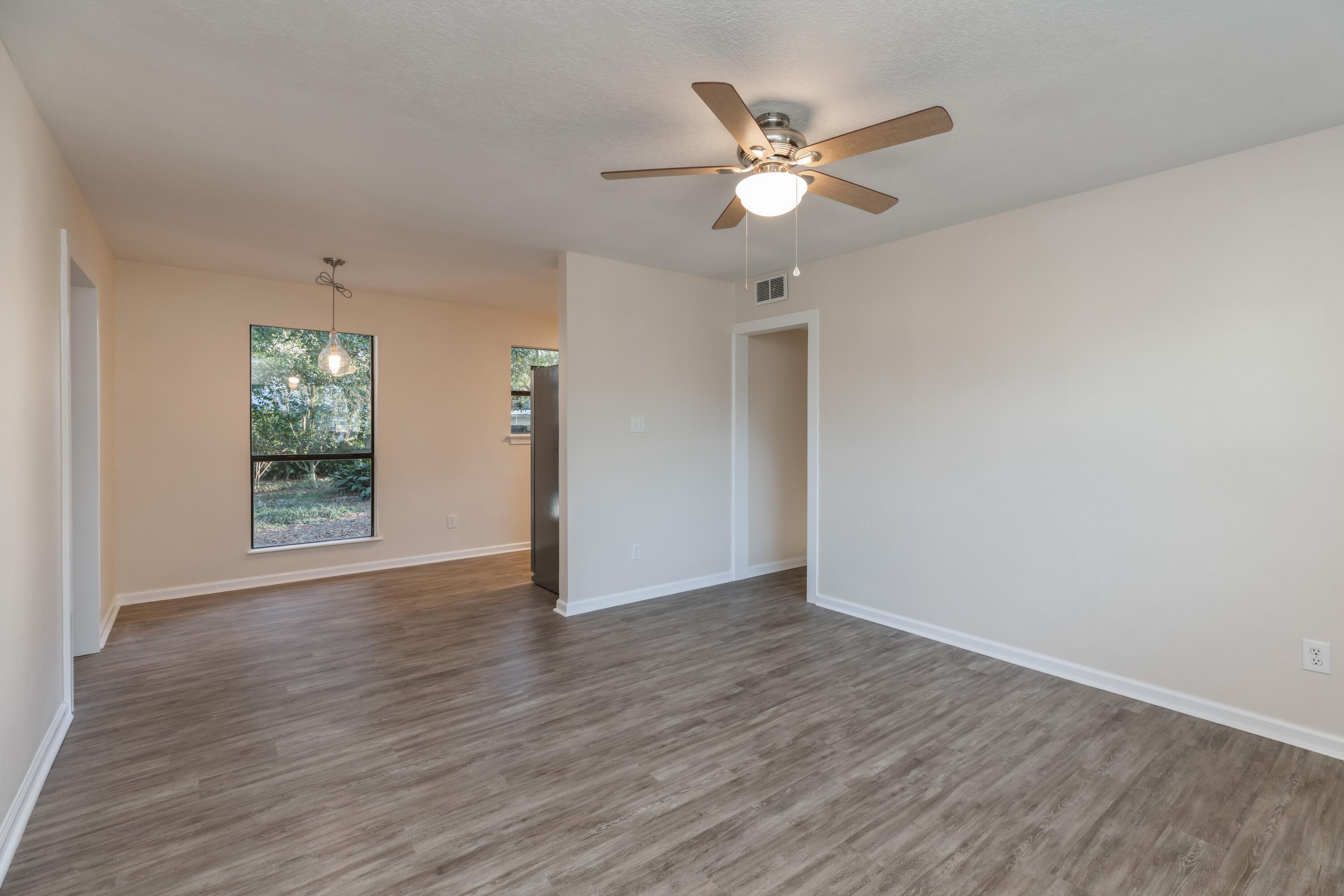 7TH ADD ELLIOTT PT LOT 33 BLK 7 - Residential