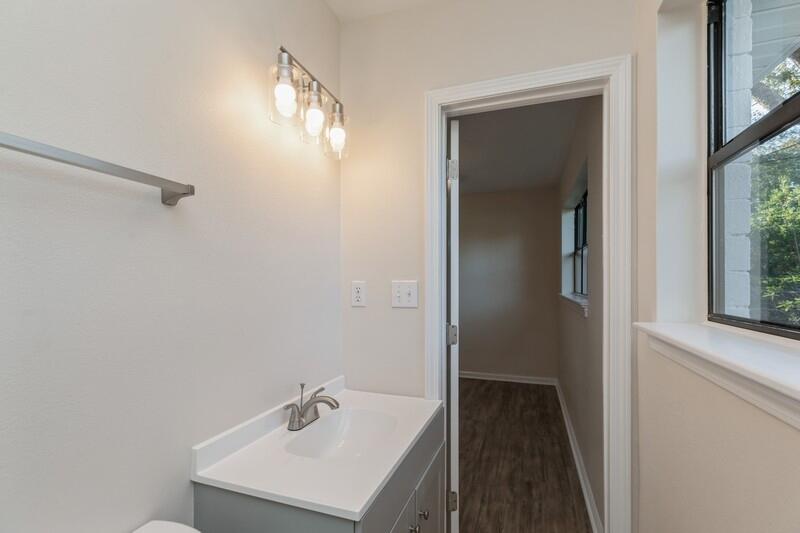 7TH ADD ELLIOTT PT LOT 33 BLK 7 - Residential