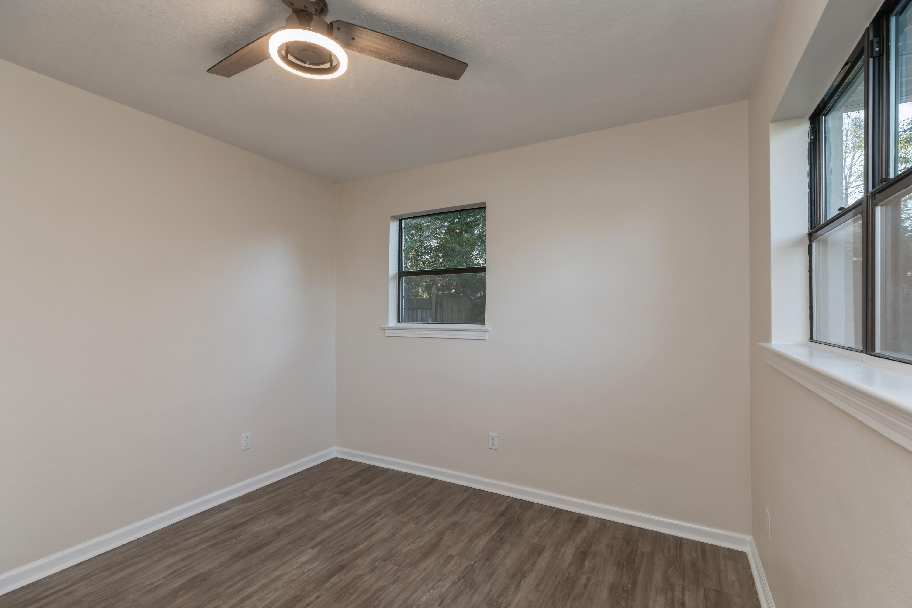 7TH ADD ELLIOTT PT LOT 33 BLK 7 - Residential