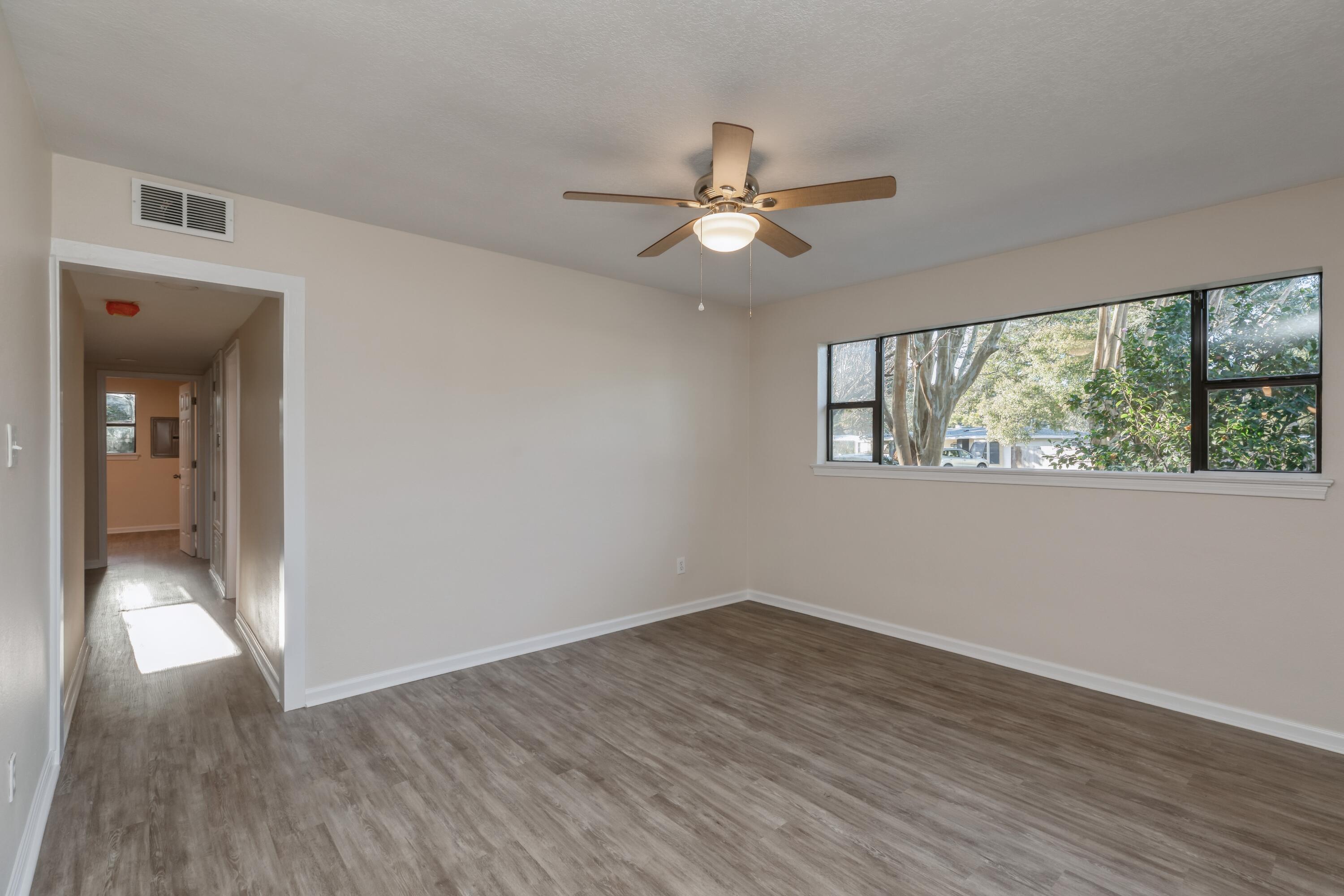 7TH ADD ELLIOTT PT LOT 33 BLK 7 - Residential