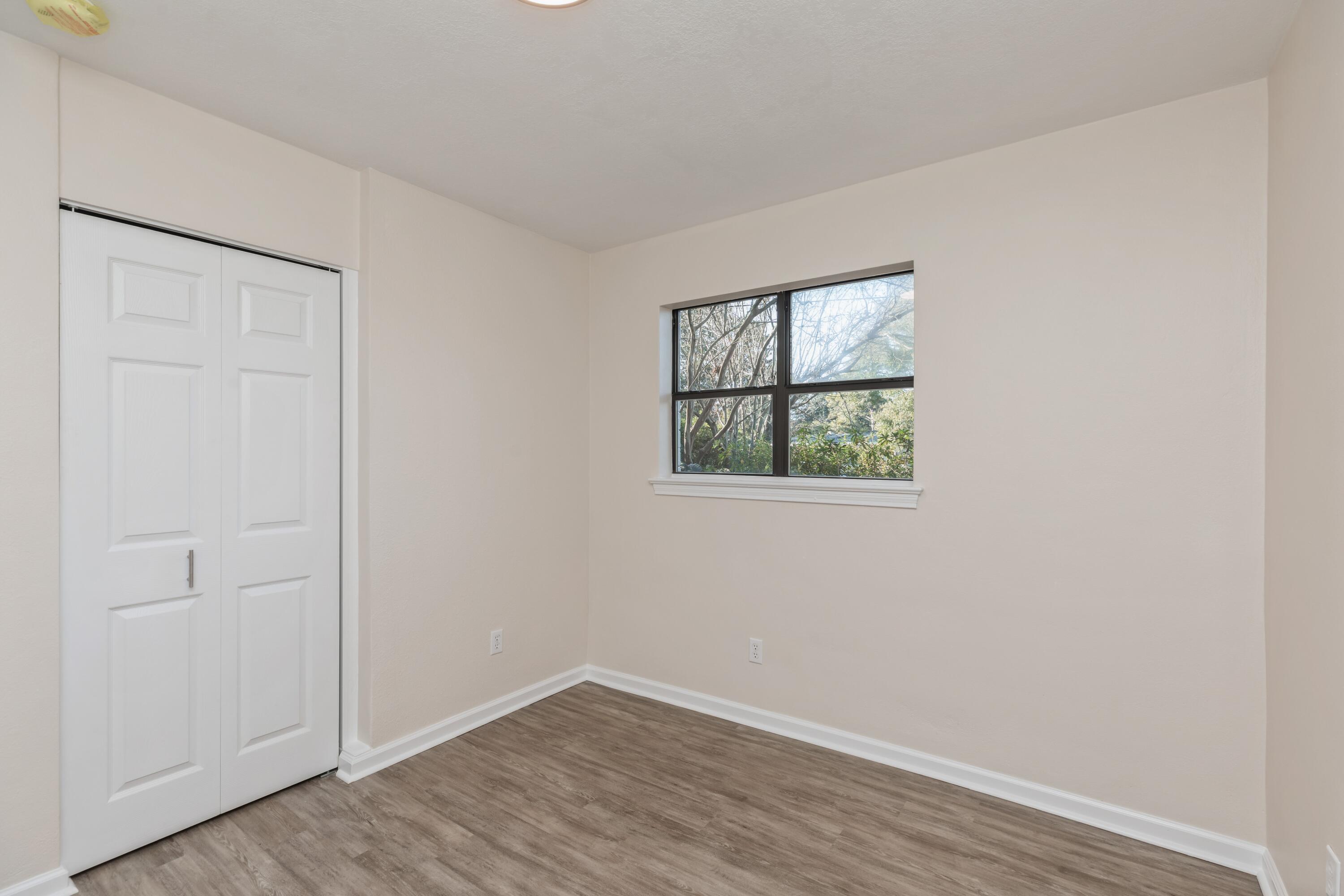 7TH ADD ELLIOTT PT LOT 33 BLK 7 - Residential