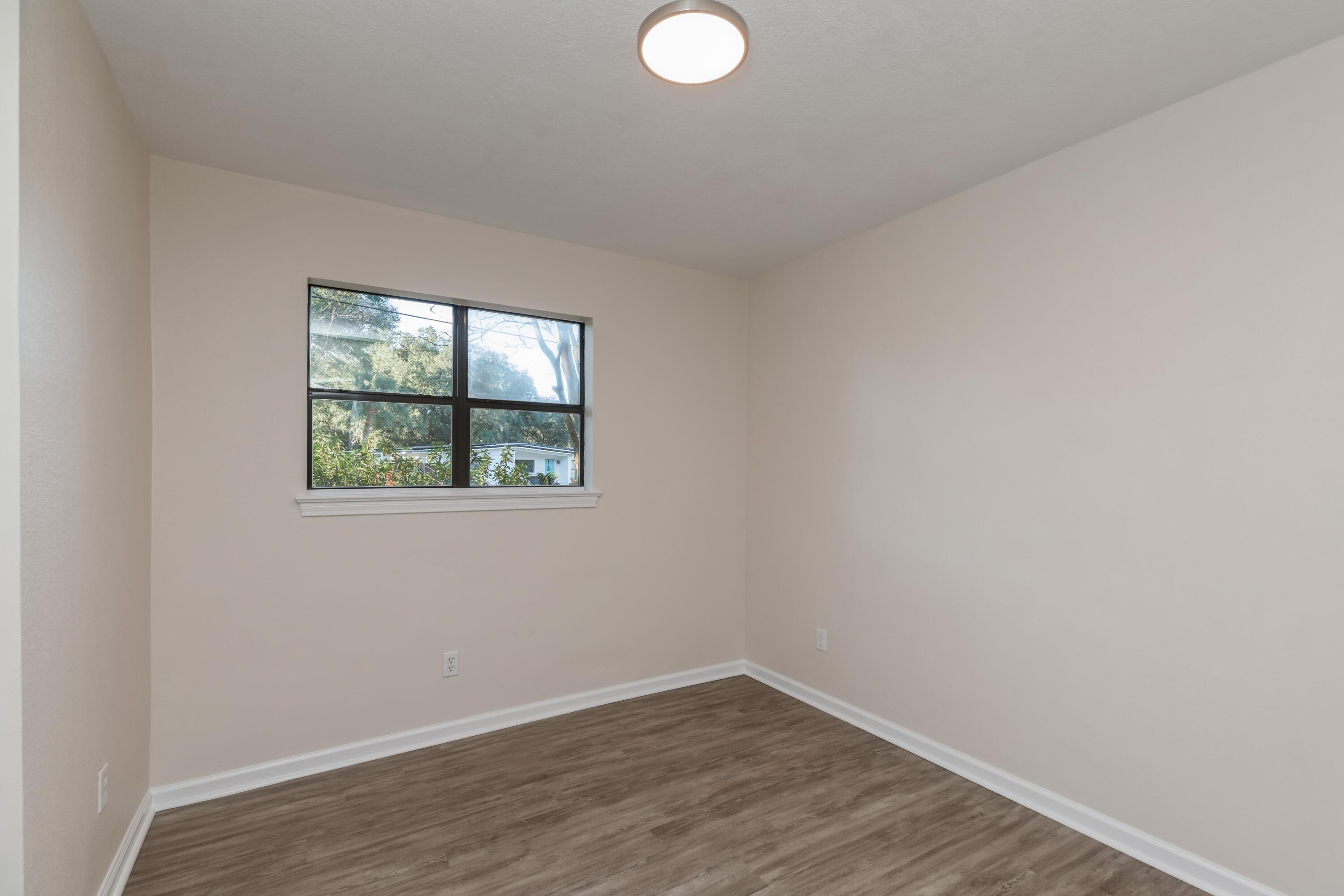 7TH ADD ELLIOTT PT LOT 33 BLK 7 - Residential