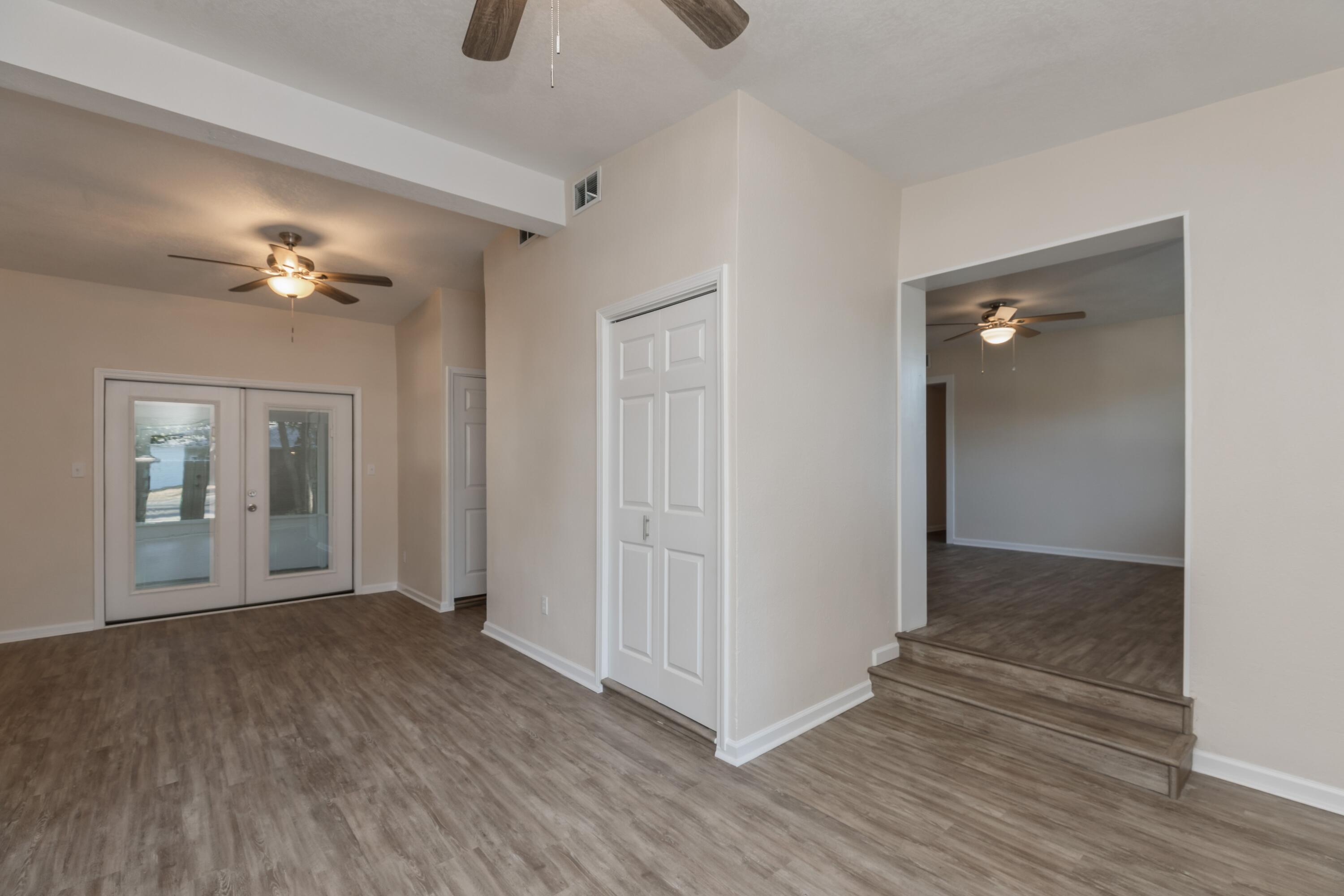 7TH ADD ELLIOTT PT LOT 33 BLK 7 - Residential