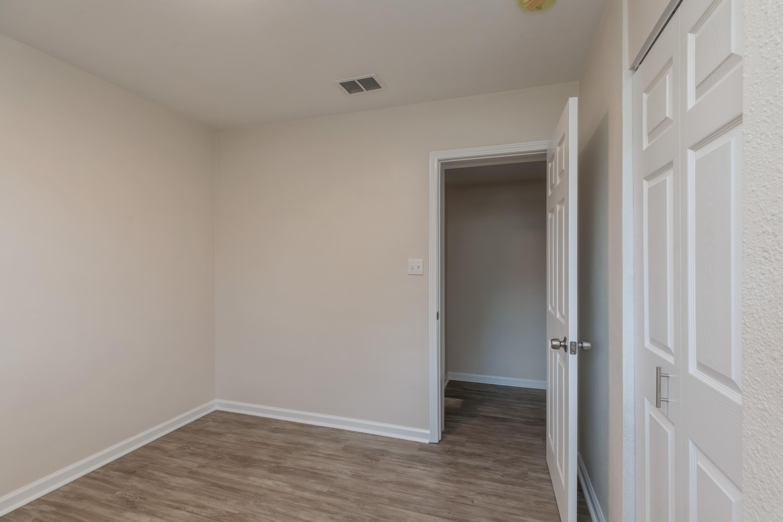 7TH ADD ELLIOTT PT LOT 33 BLK 7 - Residential