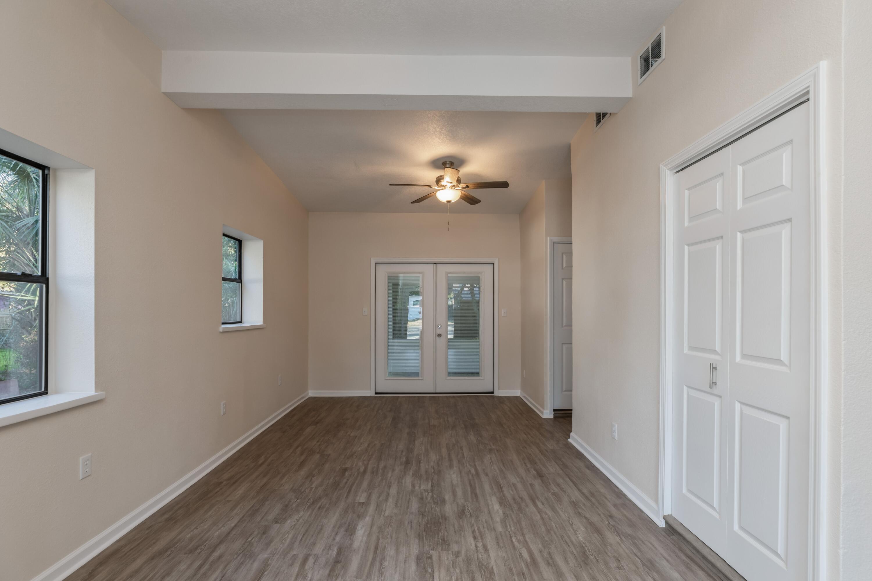 7TH ADD ELLIOTT PT LOT 33 BLK 7 - Residential