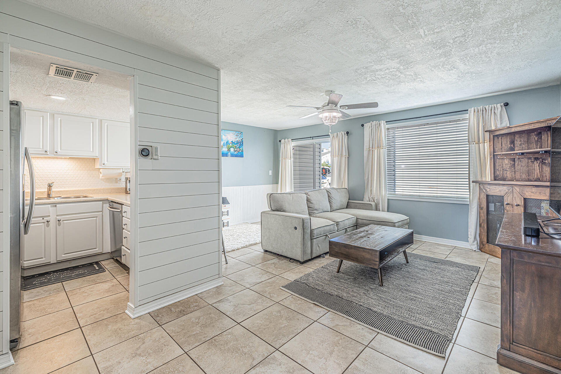 FINISTERRA CONDO - Residential Lease