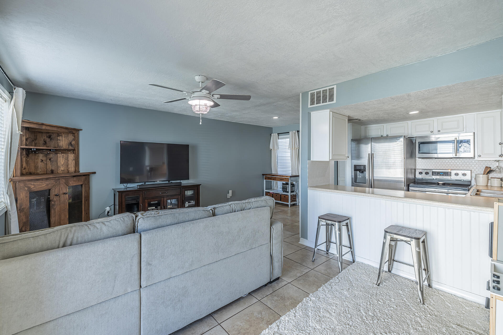 FINISTERRA CONDO - Residential Lease