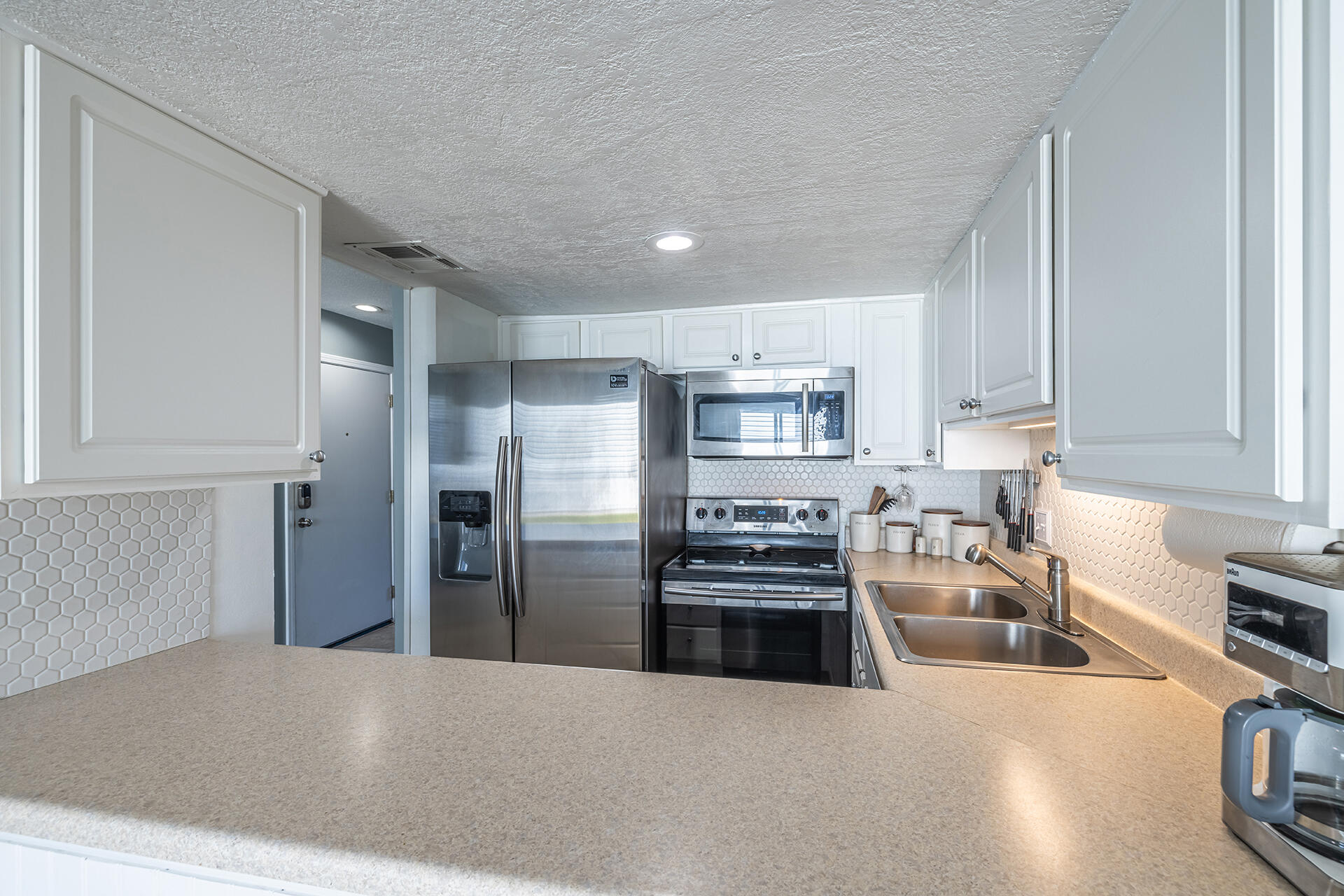 FINISTERRA CONDO - Residential Lease