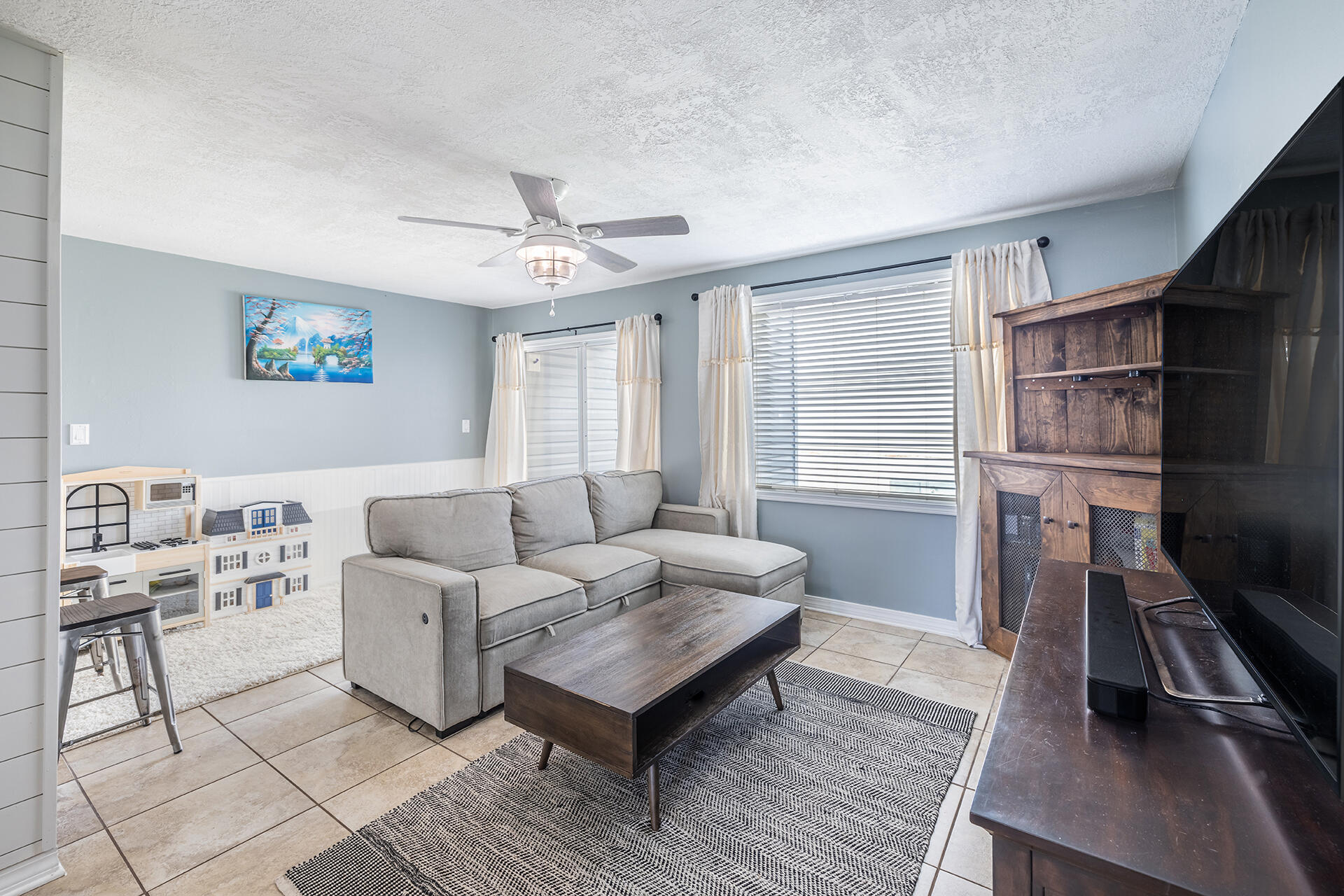 FINISTERRA CONDO - Residential Lease