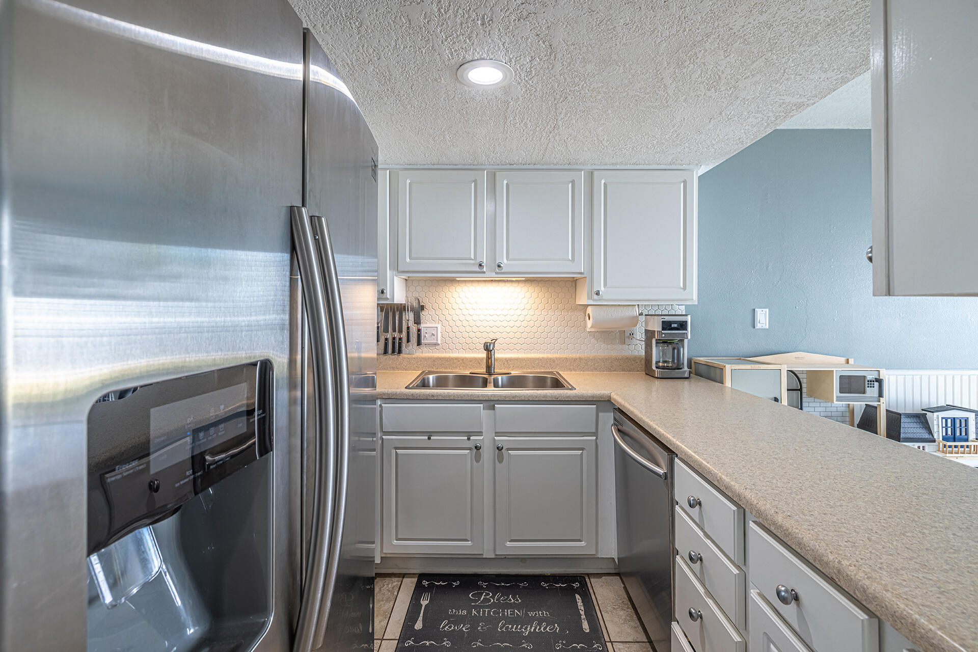 FINISTERRA CONDO - Residential Lease