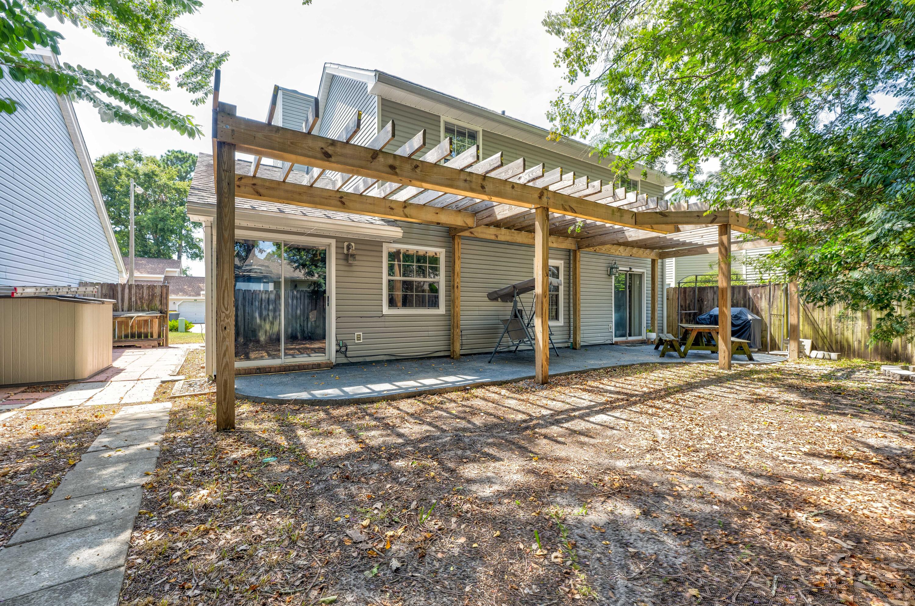 CANTERBURY WOODS - Residential