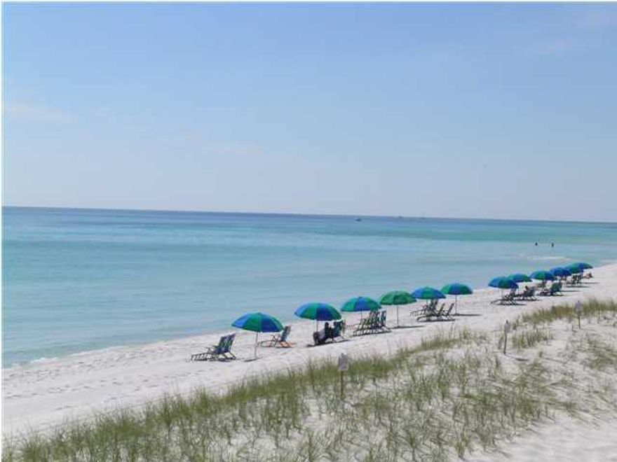 Charming one bedroom condo over looking greens, freshly painted. good rental history. Amenities:43 acre Gated Resort with 1100 feet of private Gulf Front, white sandy beaches, 5 swimming pools, 3 outdoor whirlpools, 9 hole par 3 golf course and 6 tennis courts. Beach service, marina, outdoor grills, canal docking, onsite restaurant and more. Close to shopping & entertainment