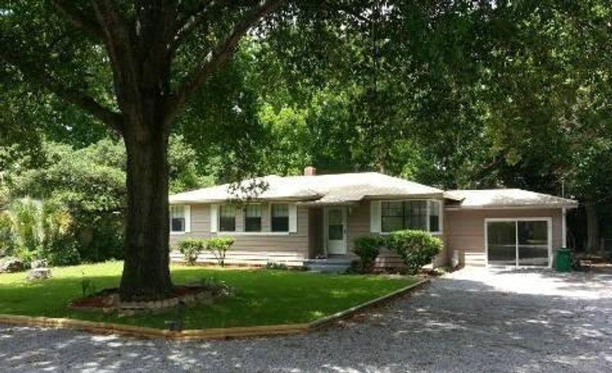 Beautiful Older home with a lot of upgrades. Great lot in Garniers Beach. Close to waterfront park, grocery store, shopping, & banking.