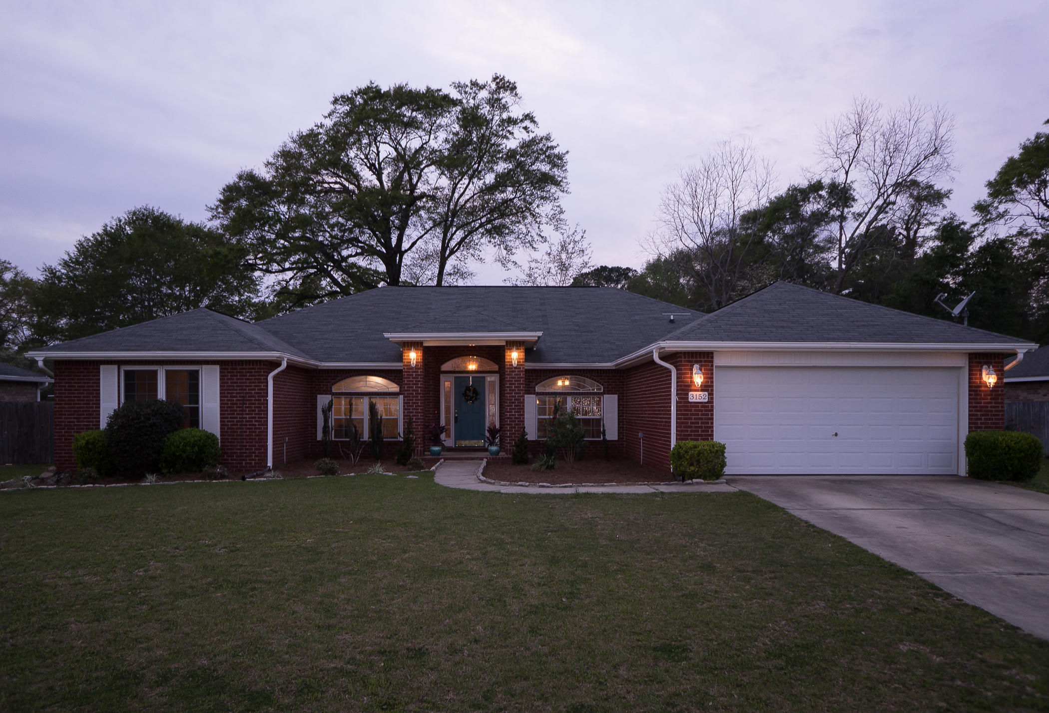 MOTIVATED SELLER - MOVE IN READY and back on the market for sale(after 6 months).GREAT VALUE price per sq.ft. WELCOME to this EXCEPTIONAL home in Brooke Estates. Your own country club neighborhood with pool, tennis and open park area. This ALL BRICK spacious home has a fabulous open, split bedroom, floor plan. An inviting tiled foyer welcomes you into the house. Dining room is on the right and den/office/MAN-CAVE to the left. The kitchen is a chef's dream, offering a high breakfast bar, breakfast nook looking out to the backyard, pantry, ample cabinets and plenty of counter space. The living room has a high soaring ceiling, French doors to the backyard and room for large furniture. HIS and HER closets, double vanity, garden tub and separate shower make a fabulous en-suite master bath.