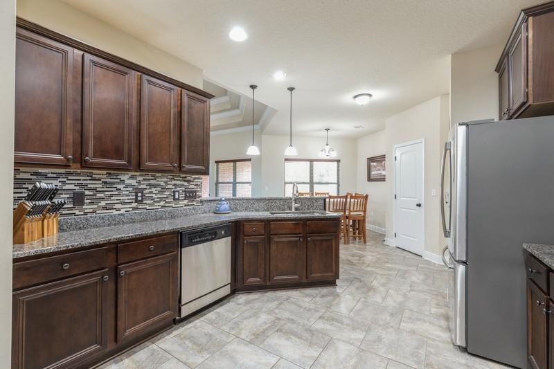 BROWNSTONE MANOR - Residential