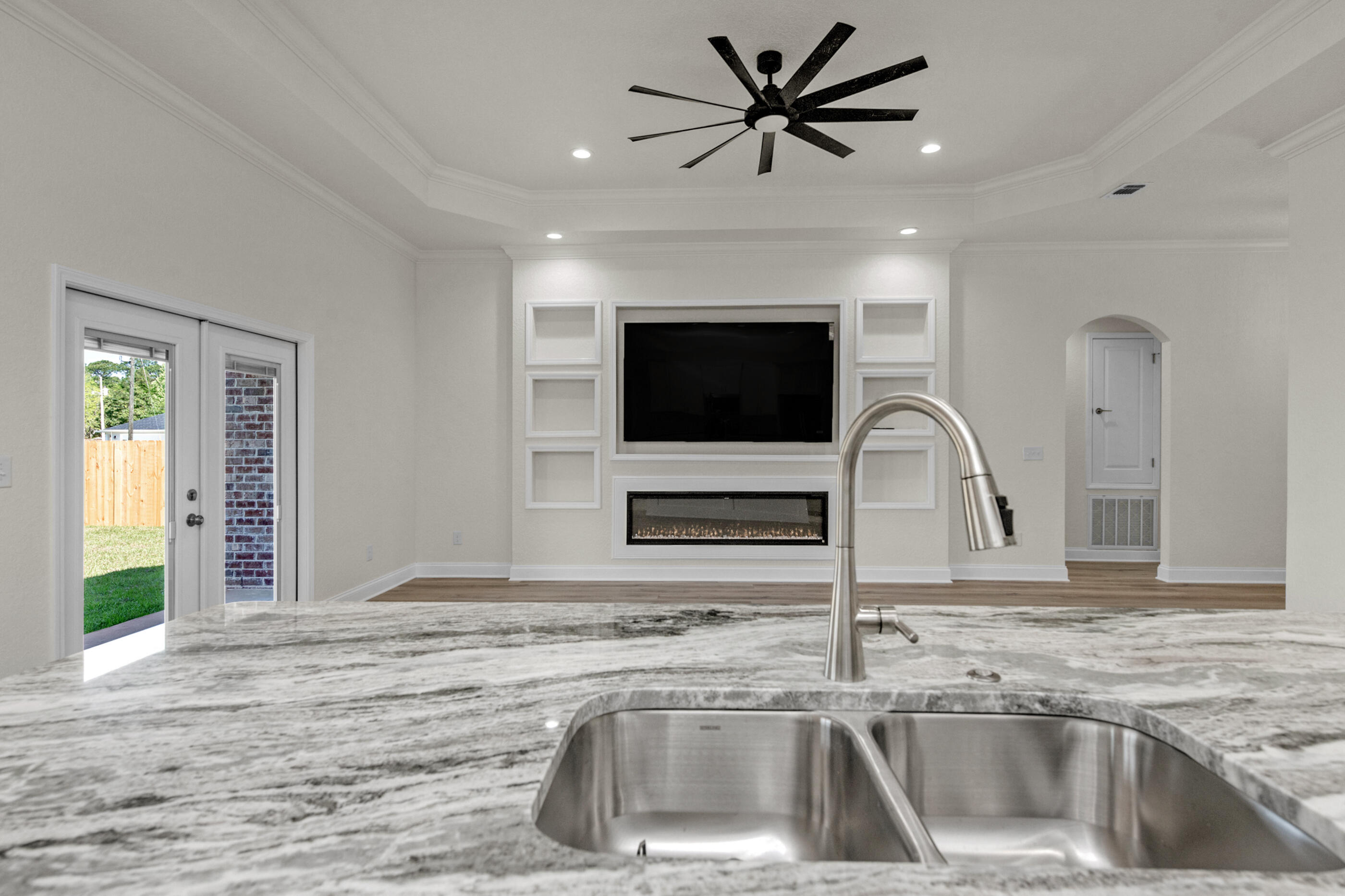 CRESCENT SHORES - Residential