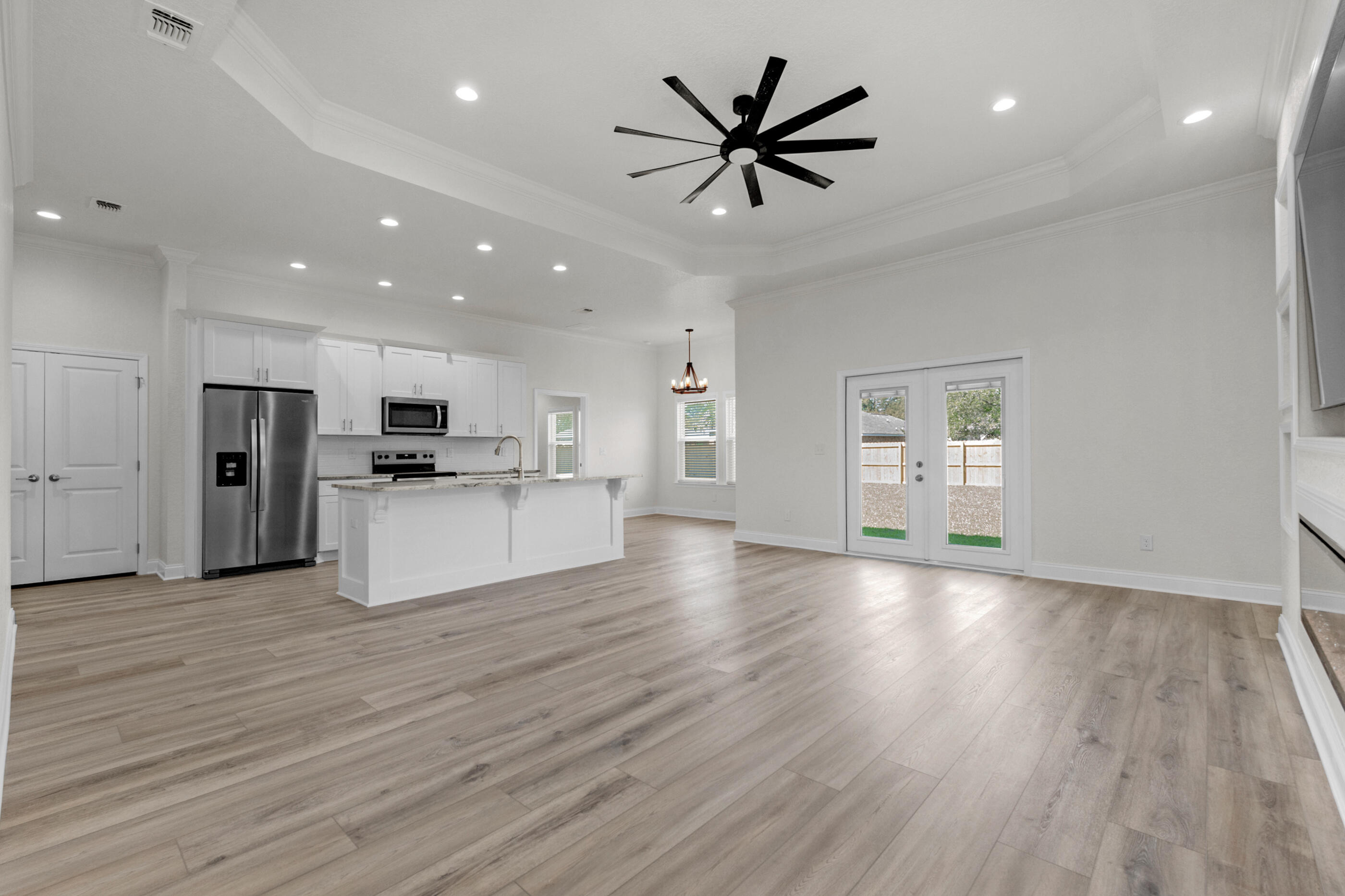 CRESCENT SHORES - Residential