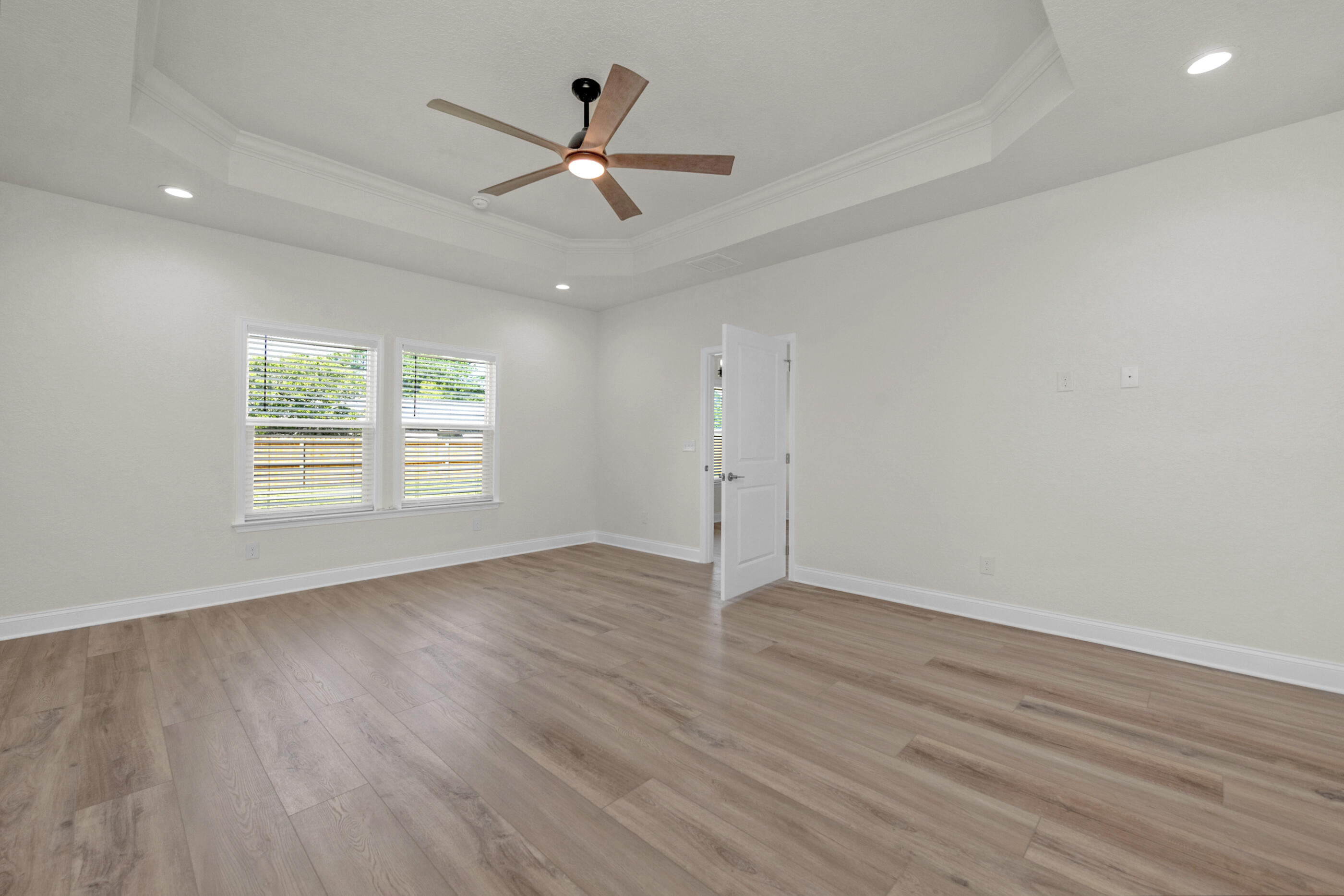 CRESCENT SHORES - Residential