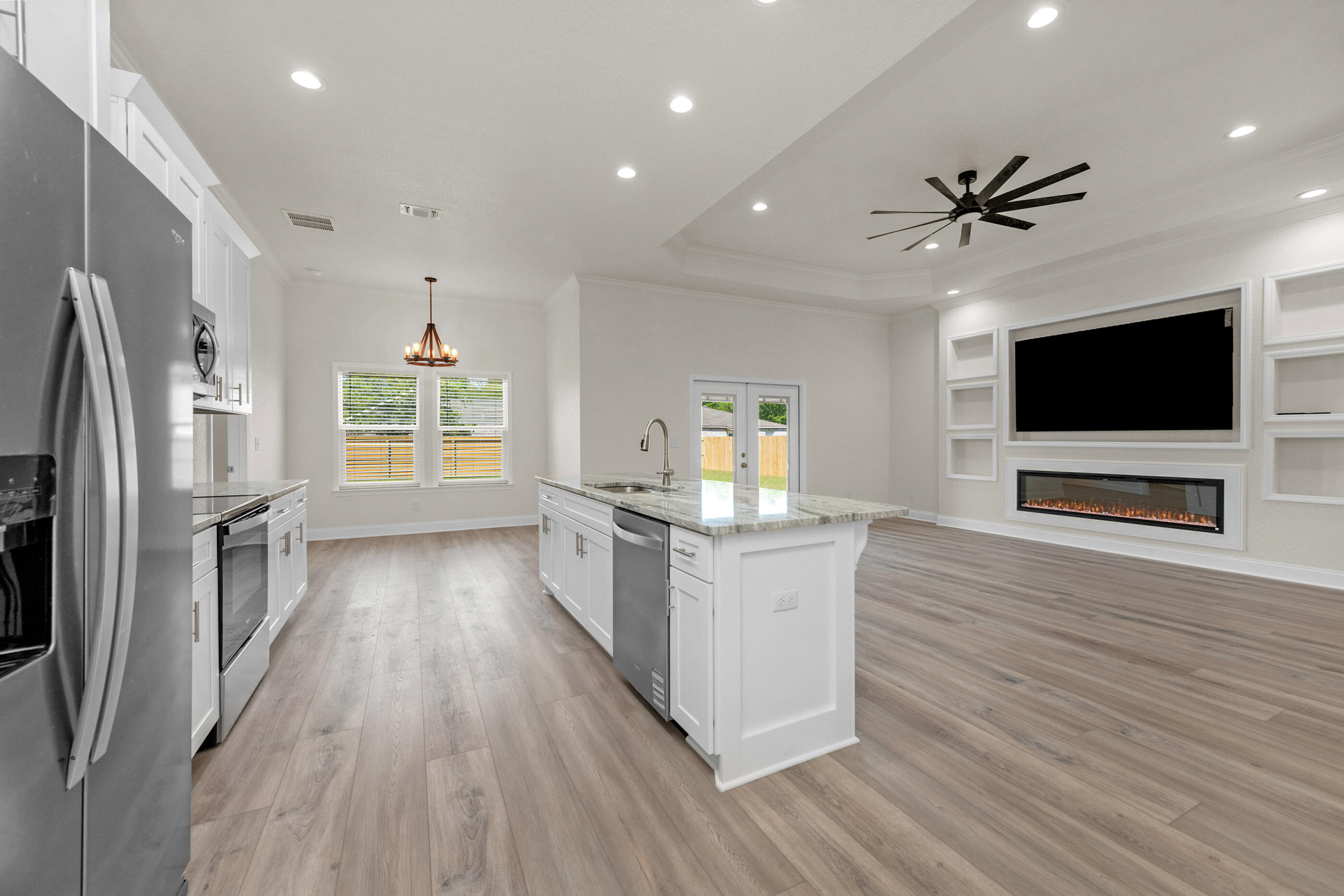 CRESCENT SHORES - Residential