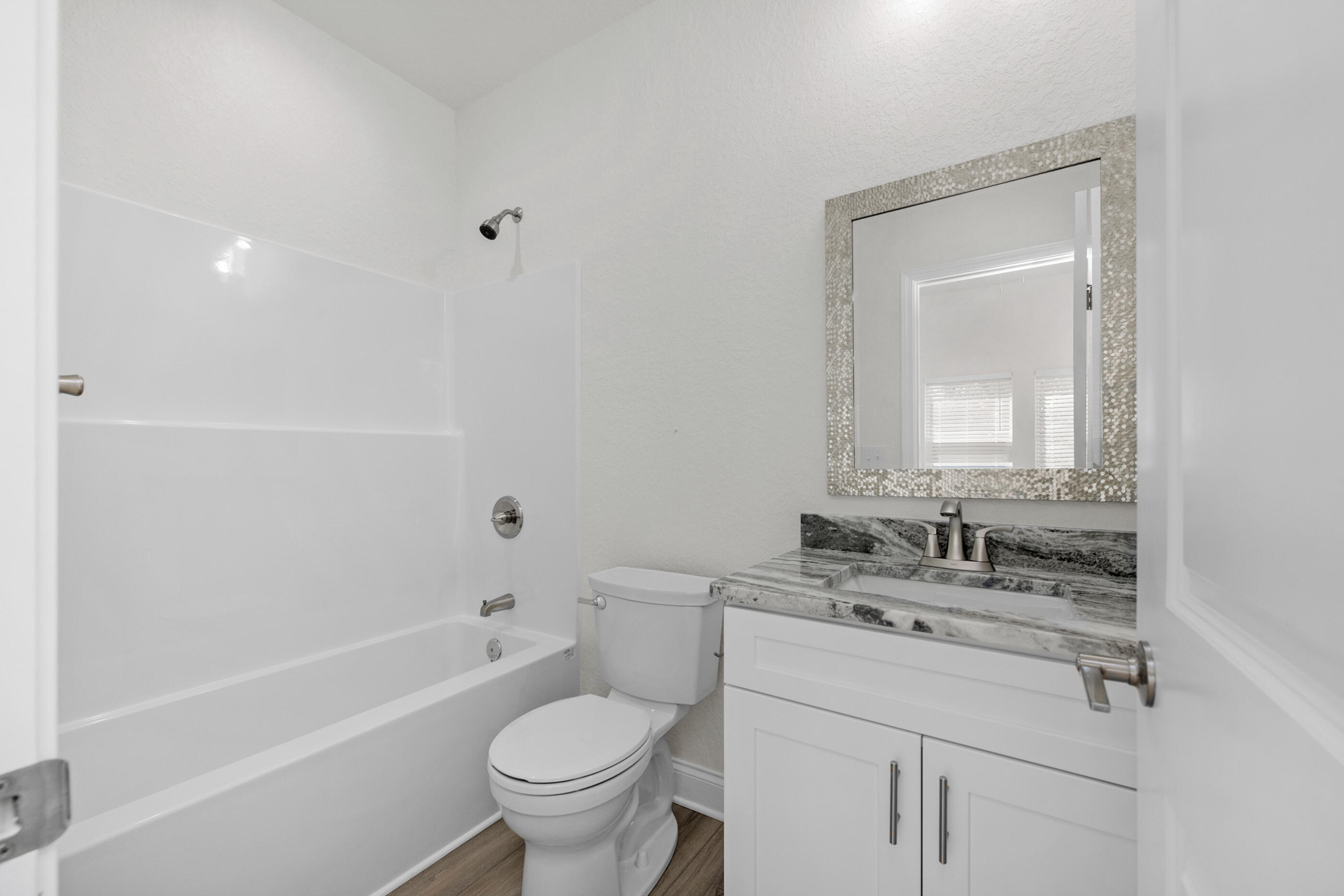CRESCENT SHORES - Residential