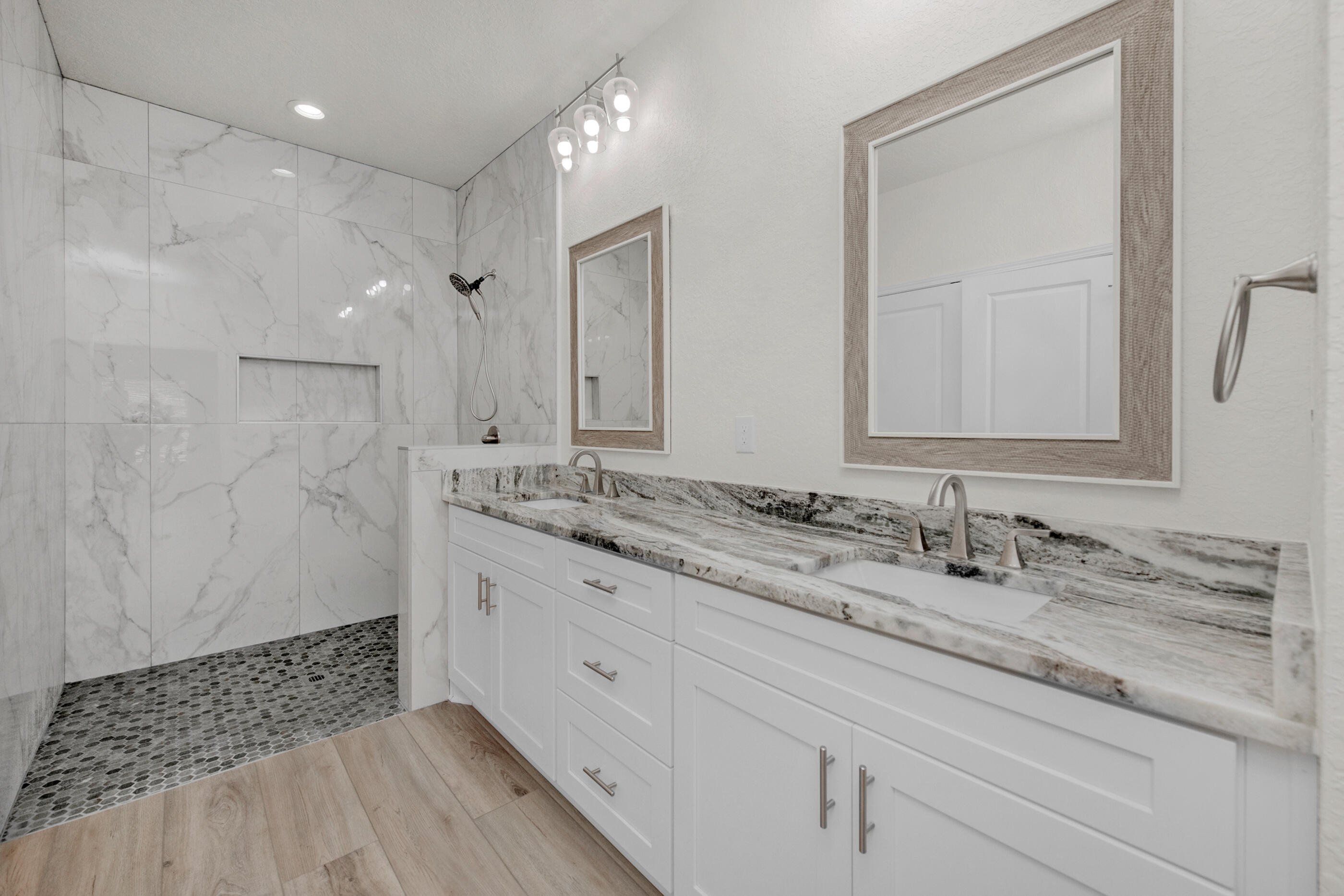 CRESCENT SHORES - Residential