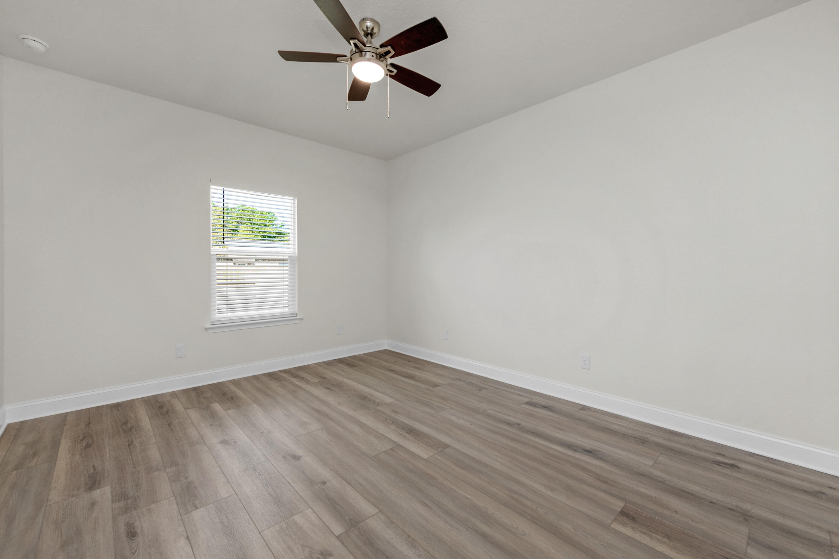 CRESCENT SHORES - Residential