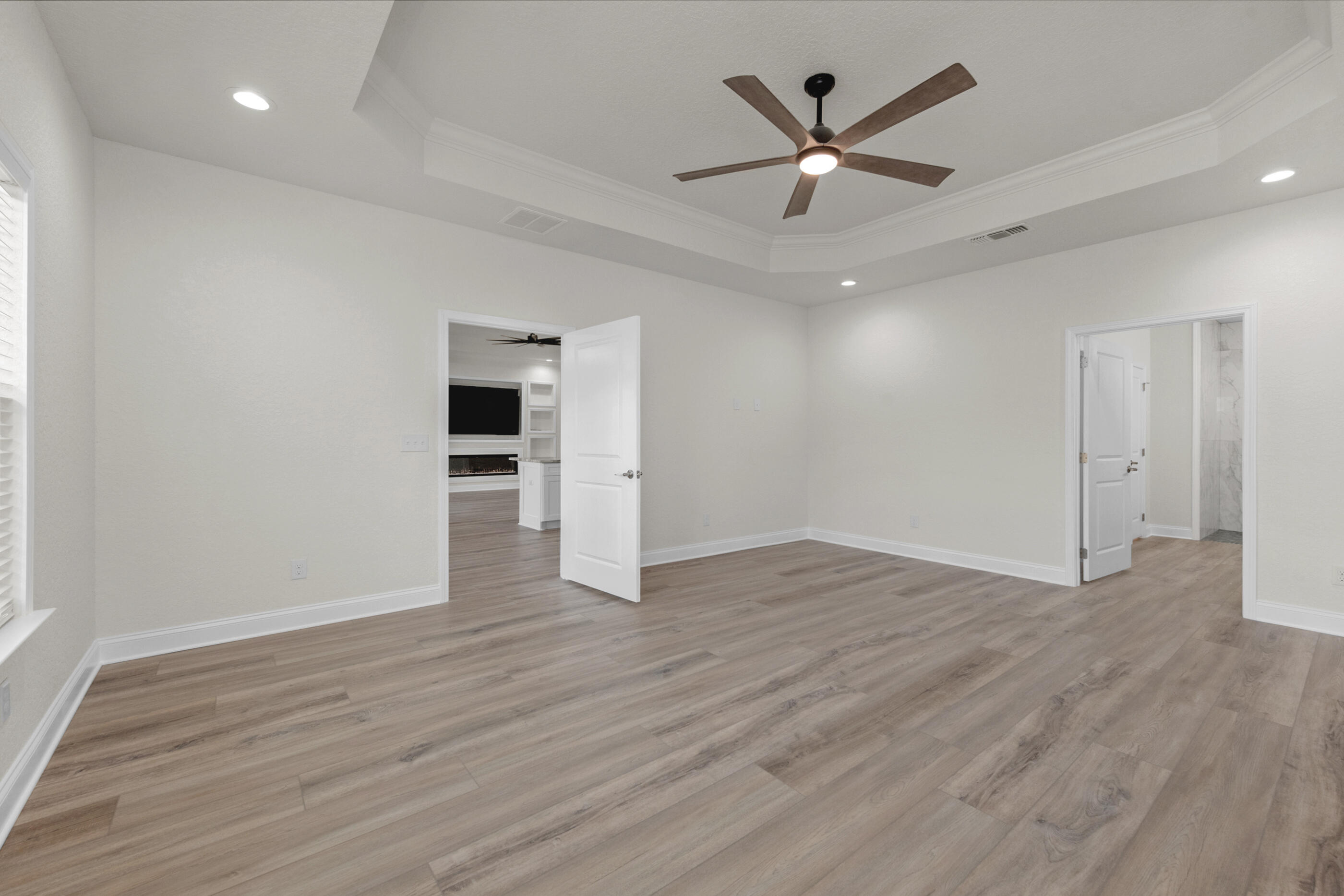 CRESCENT SHORES - Residential