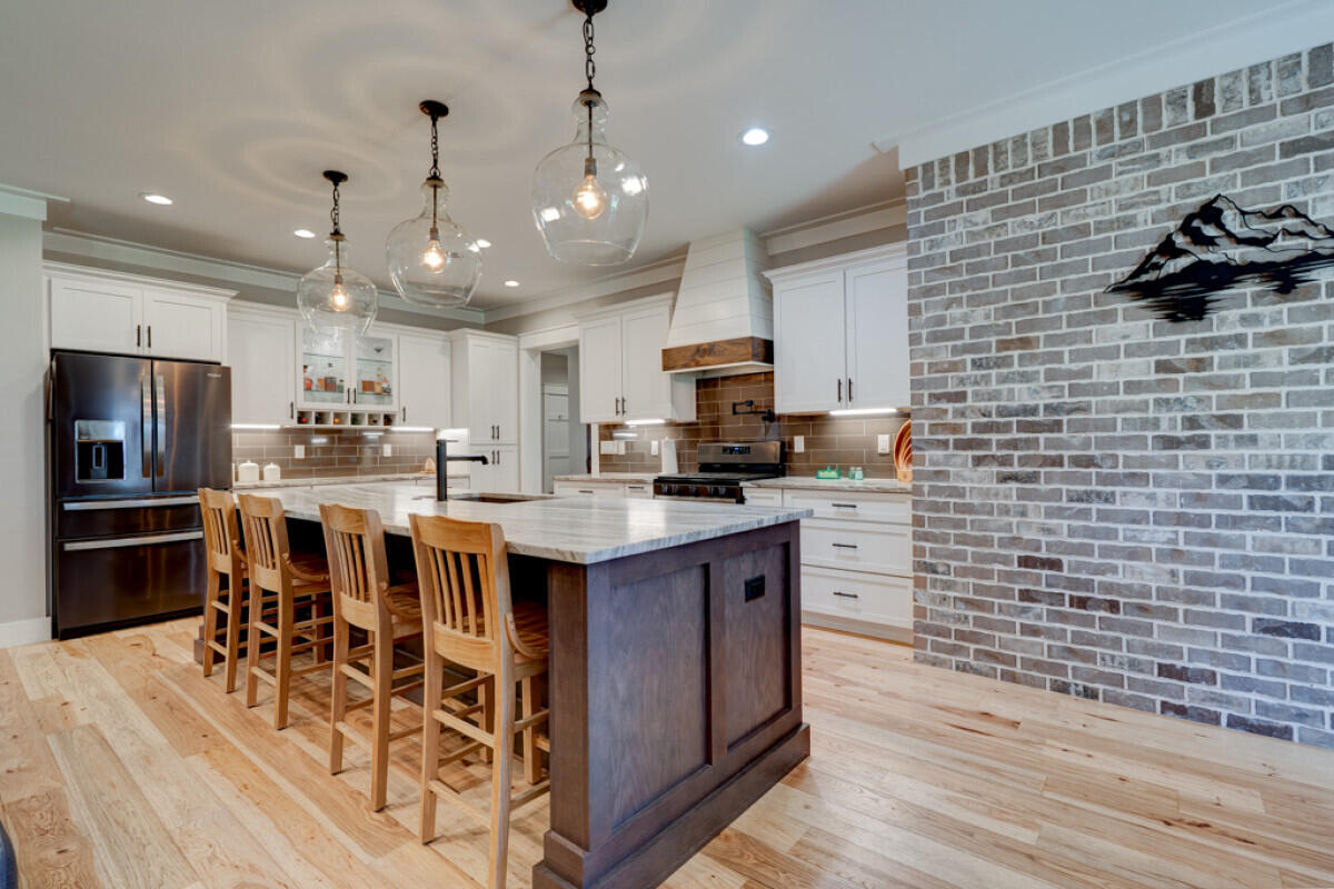 LAGRANGE SHORES - Residential