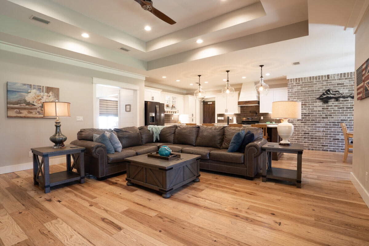 LAGRANGE SHORES - Residential