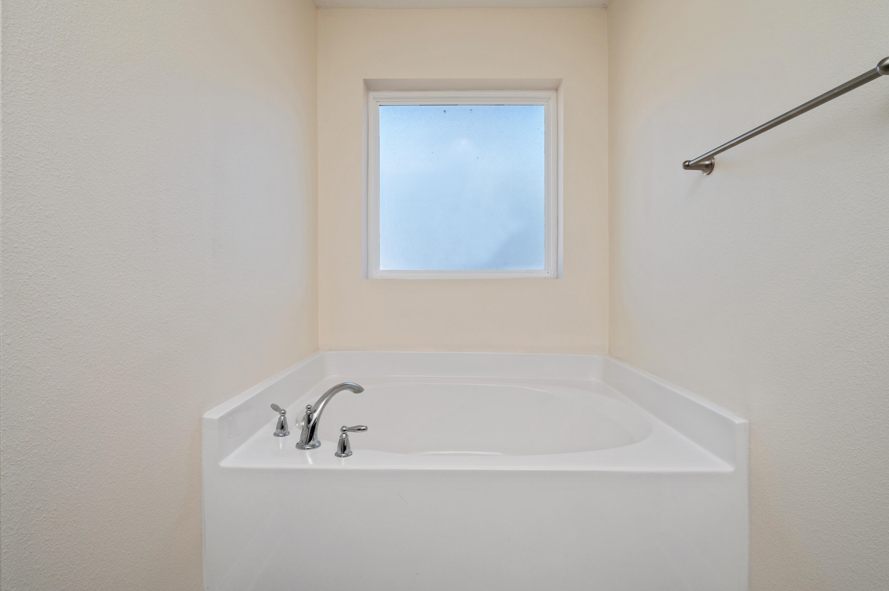 BROOKE ESTATES PH III - Residential Lease