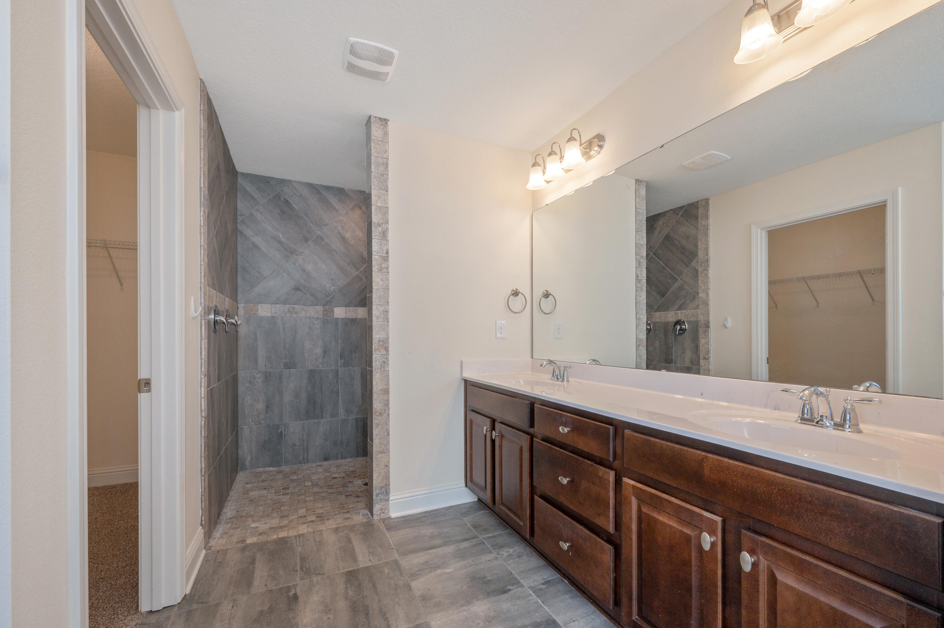 BROOKE ESTATES PH III - Residential Lease