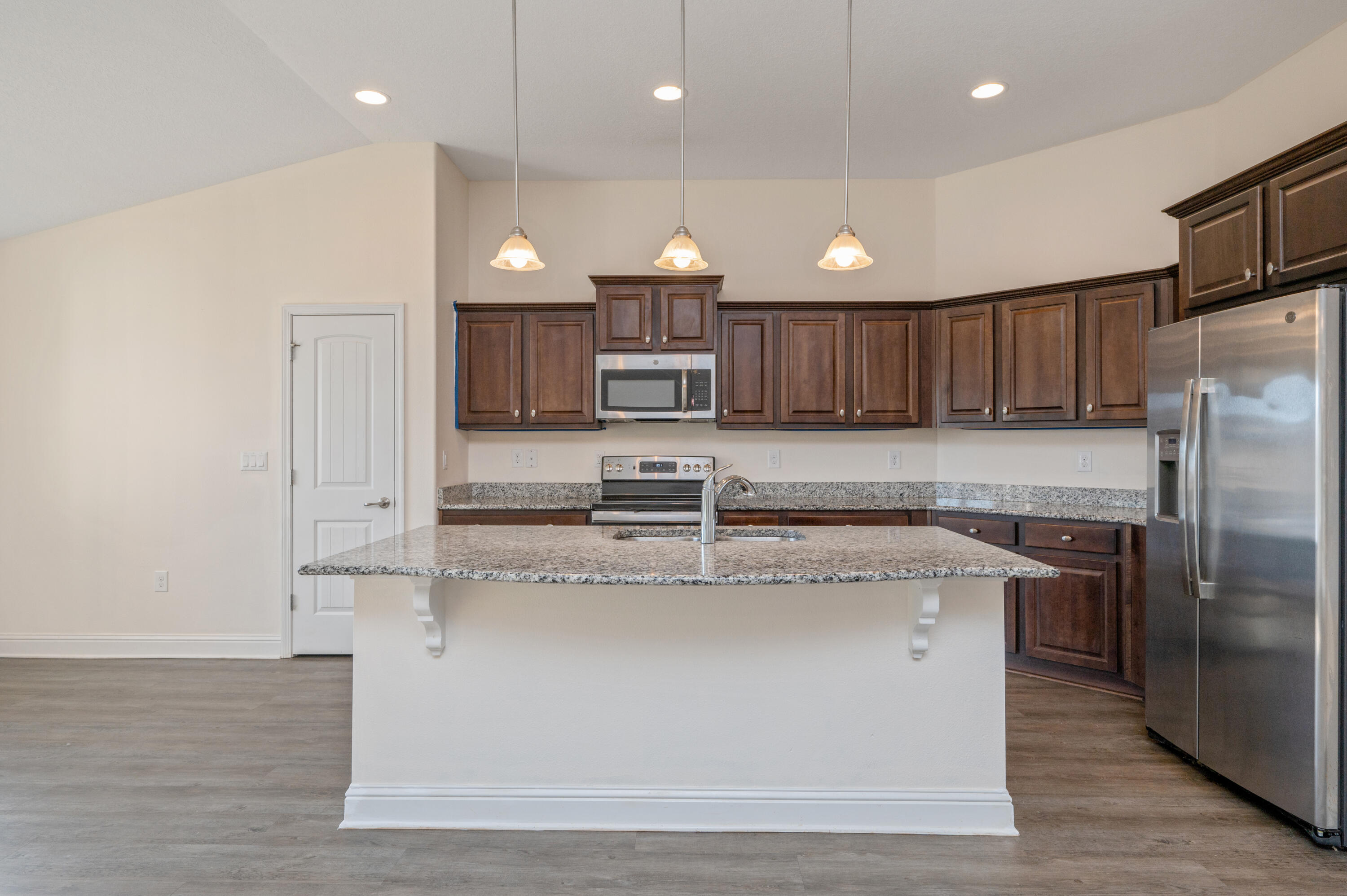 BROOKE ESTATES PH III - Residential Lease
