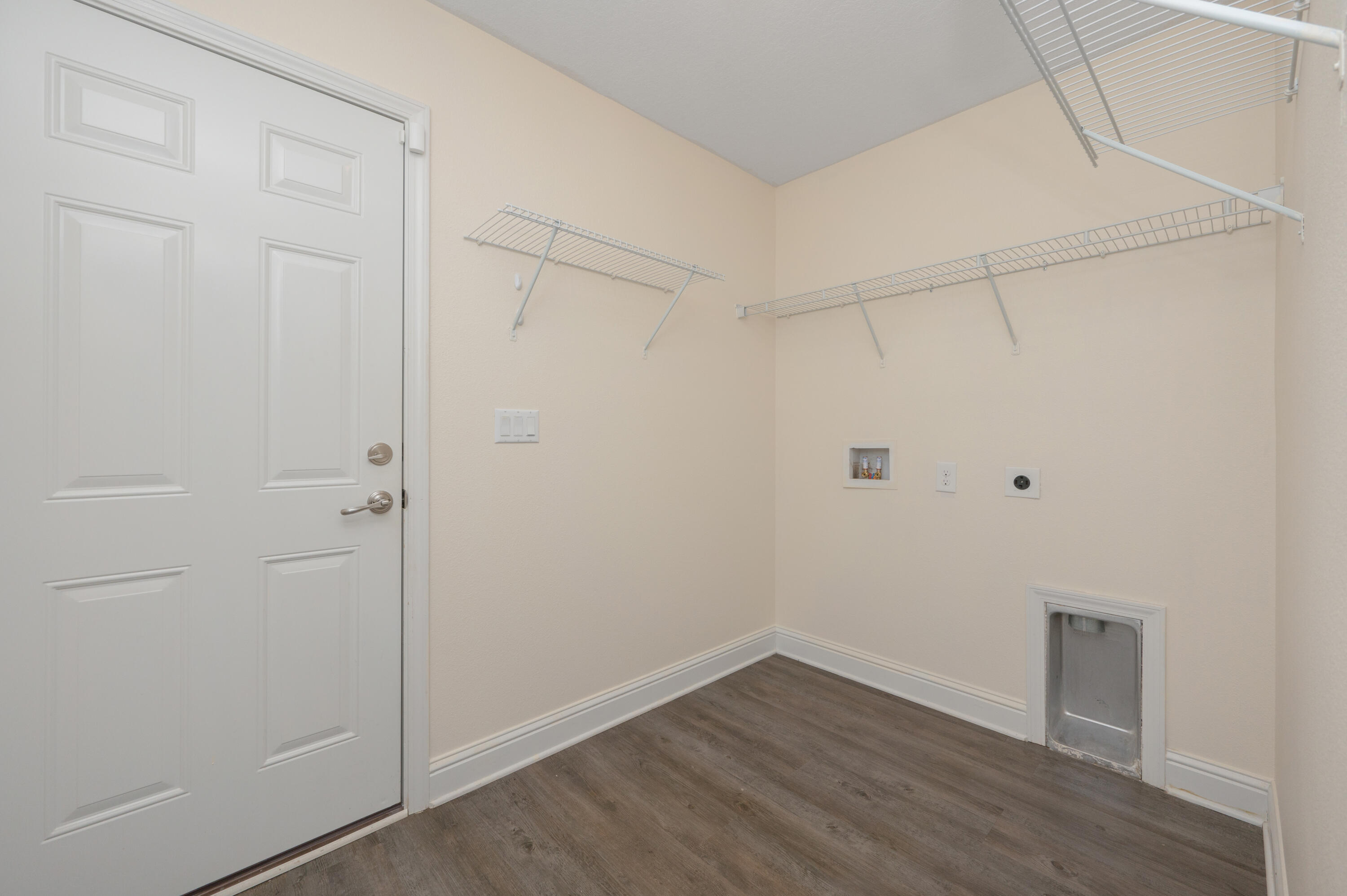 BROOKE ESTATES PH III - Residential Lease
