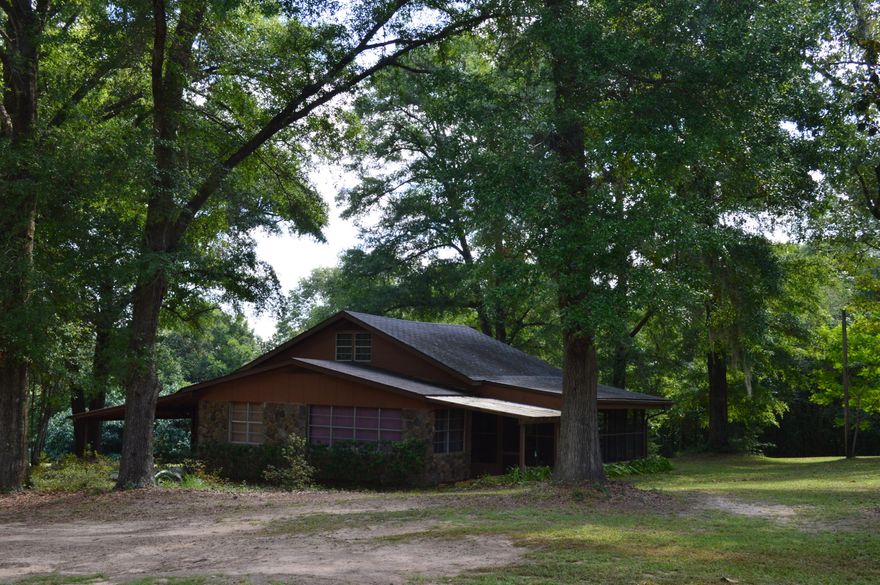 Cute home that features 2 bedrooms and 1 bath at 1285 square feet. home has a cozy kitchen, large utility room, office, great living room and a neat play-room with a full size pool/fooz ball table as the centerpiece.. Approximately 1.5 acres of land in Okaloosa county Florida as well as an adjoining 38 acres of land in Covington county Alabama. Great hunting on this tract.